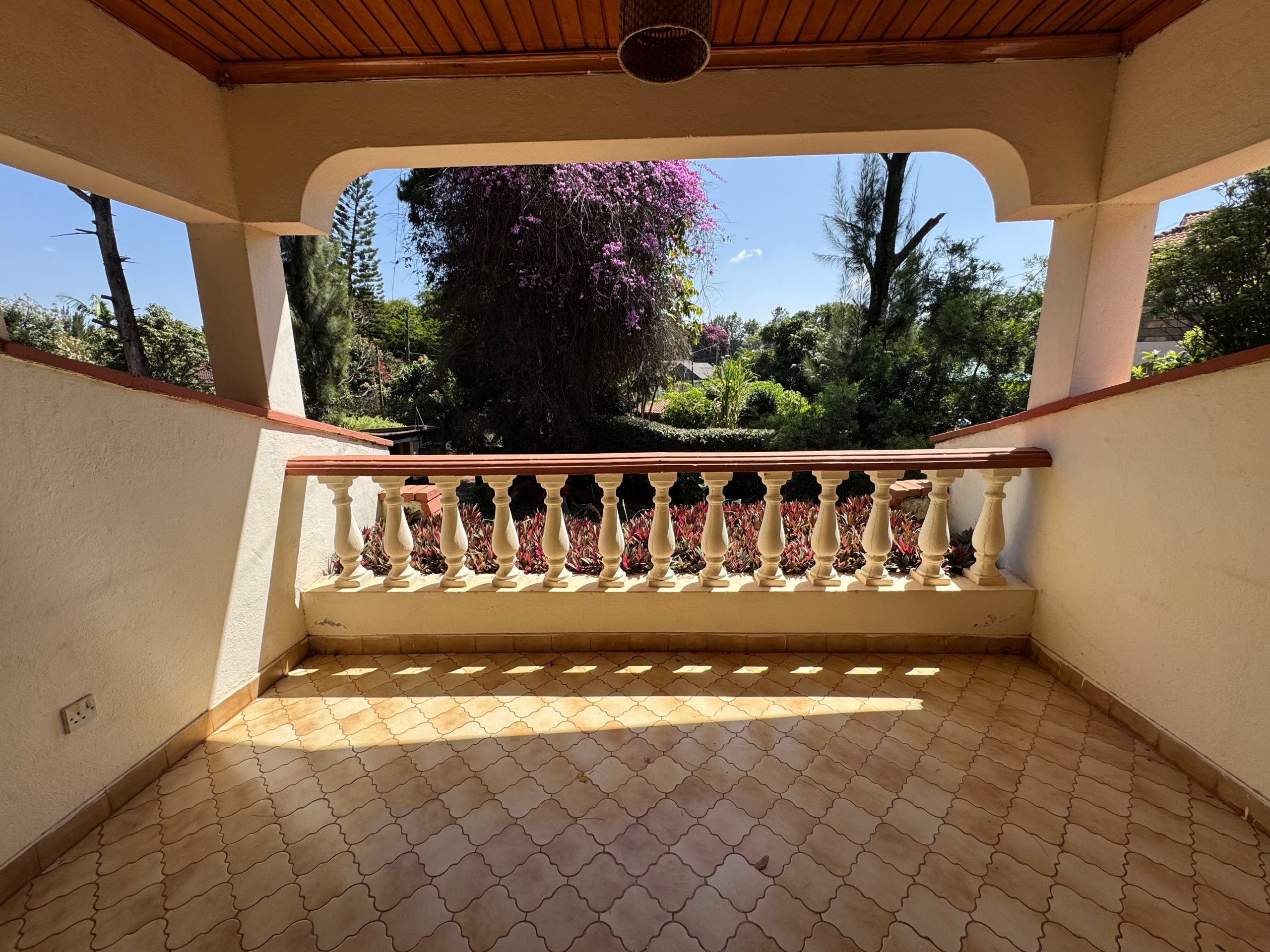 Elegant and Spacious Family Home for sale in Nyari.