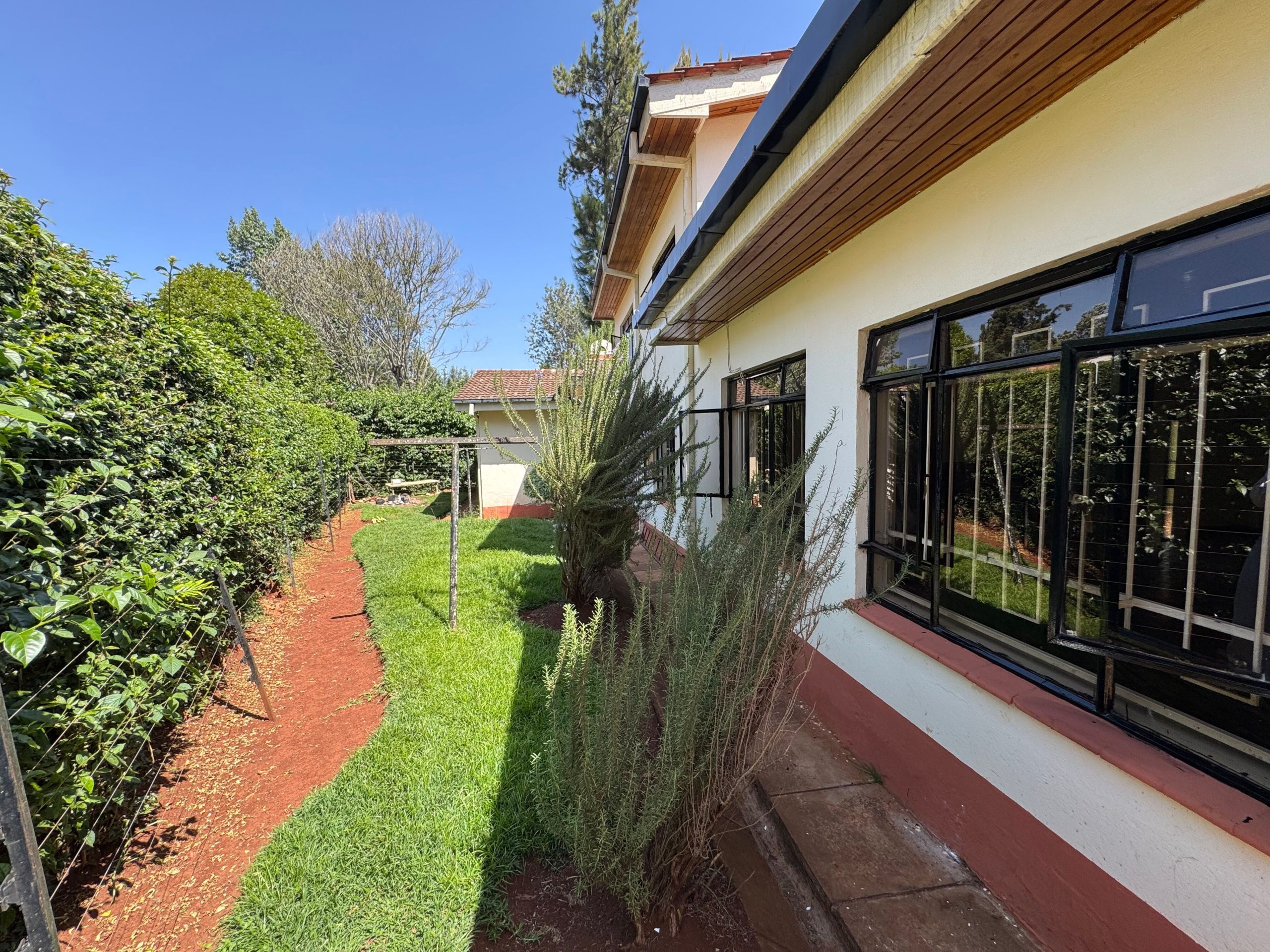 Elegant and Spacious Family Home for sale in Nyari.