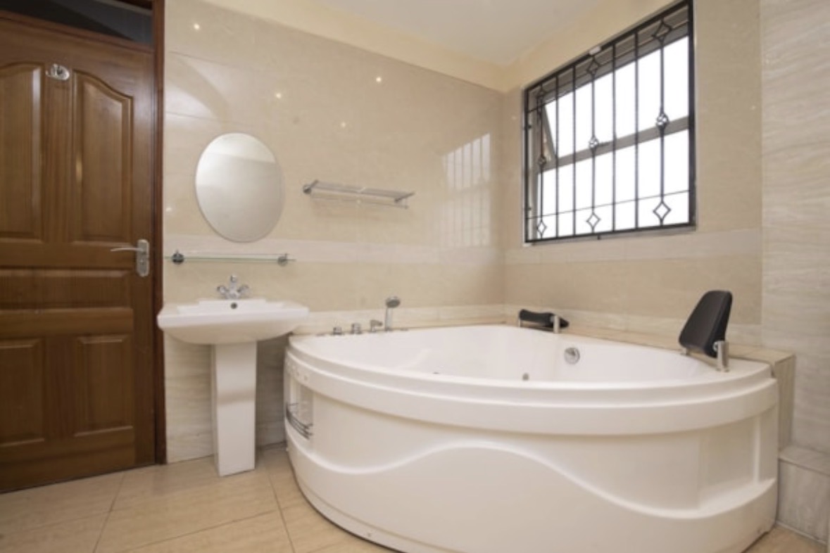A four bedroom house to let in Runda