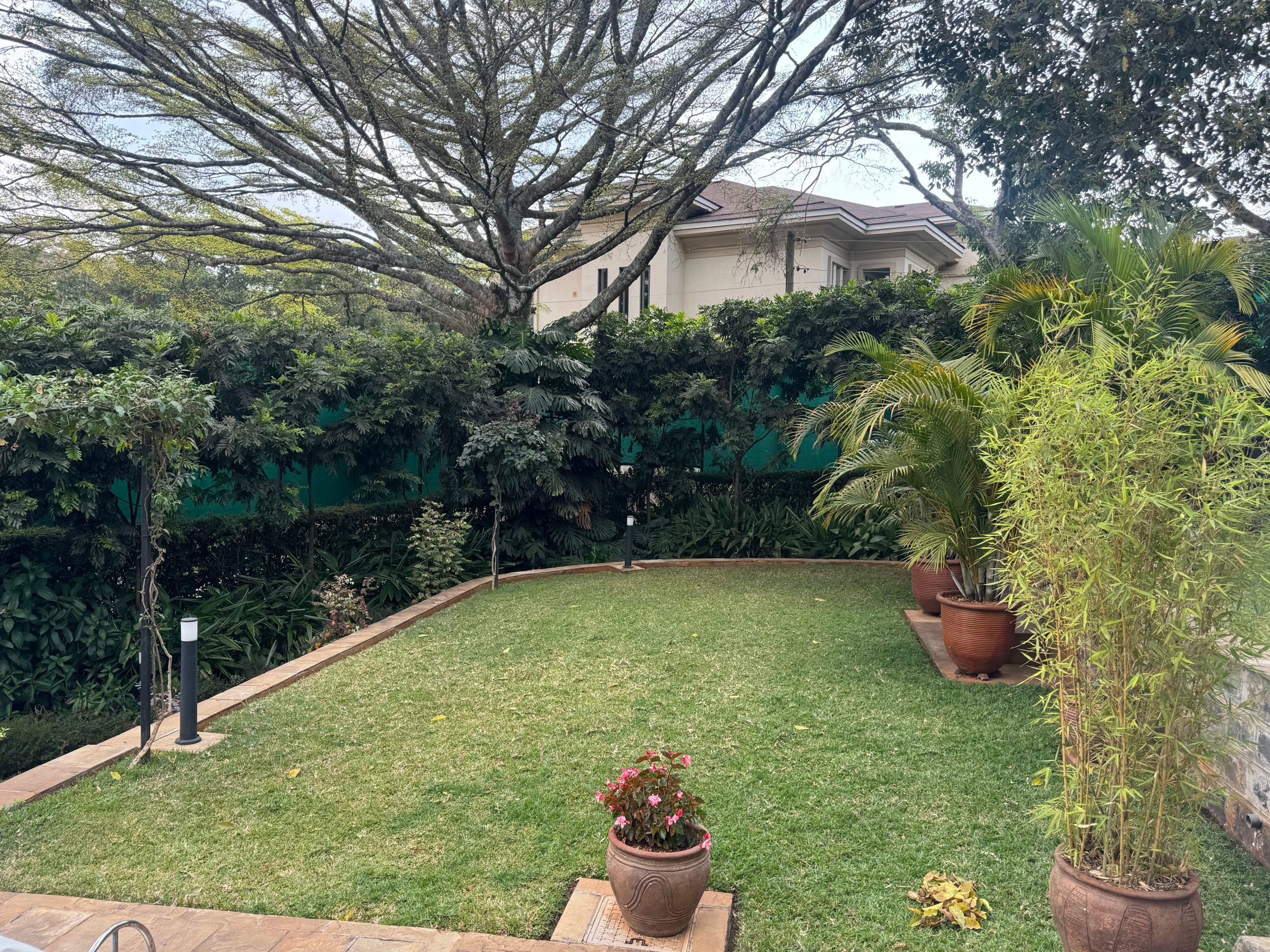 One- bedroom fully furnished guest house in Gigiri to let both short term or long term