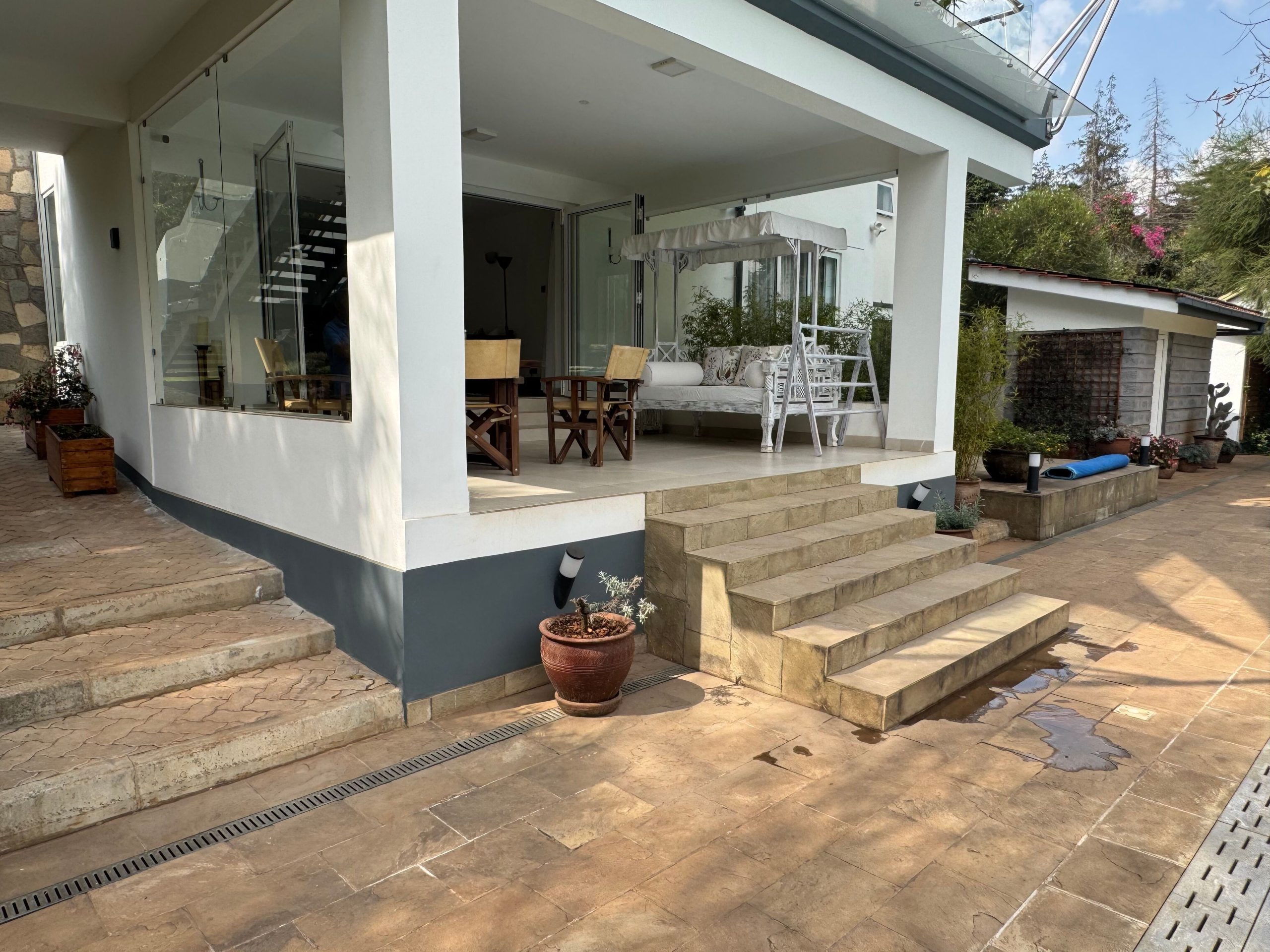 One- bedroom fully furnished guest house in Gigiri to let both short term or long term