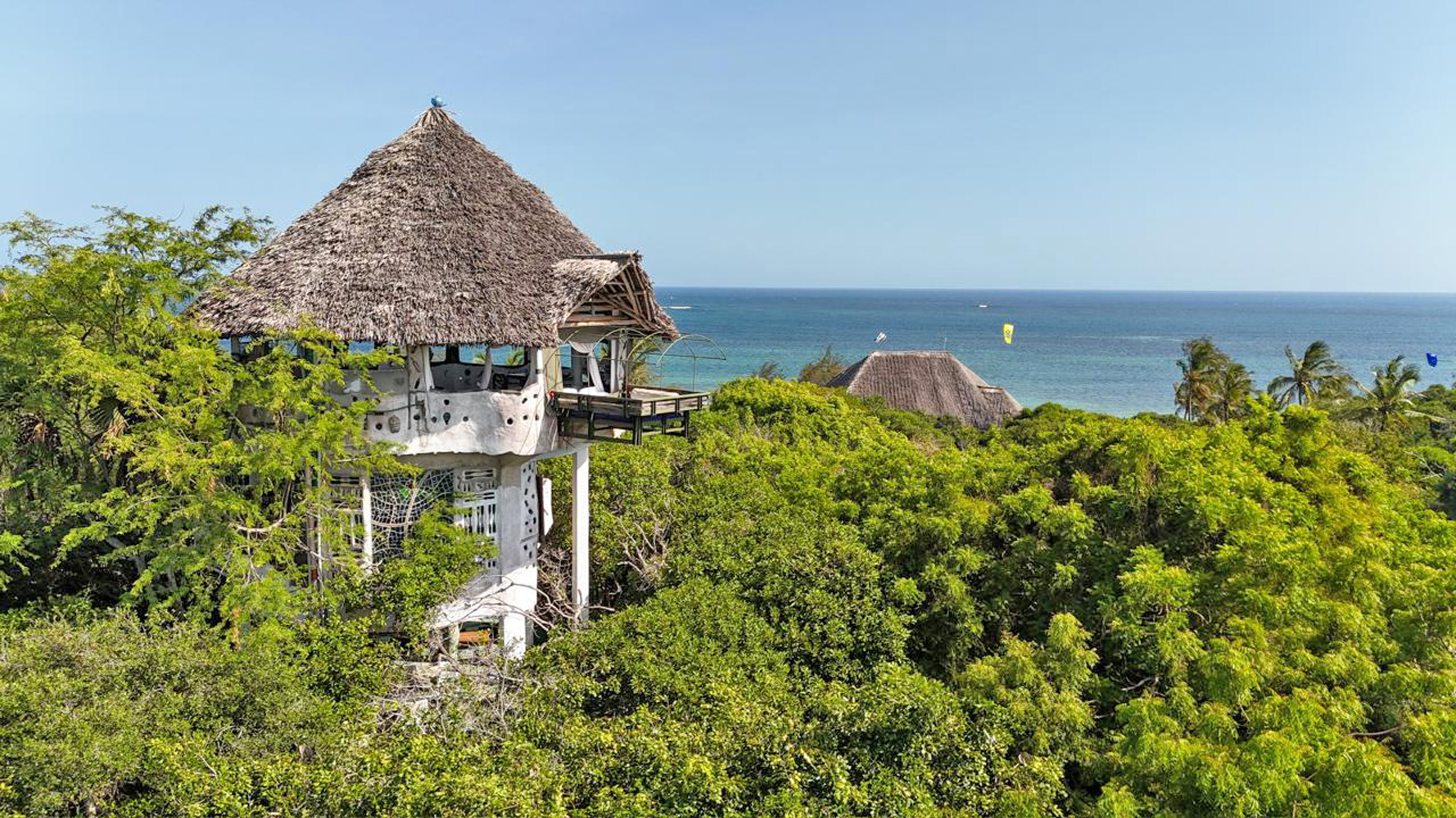 SPECTACULAR BEACHFRONT HOUSE AND TOWER
