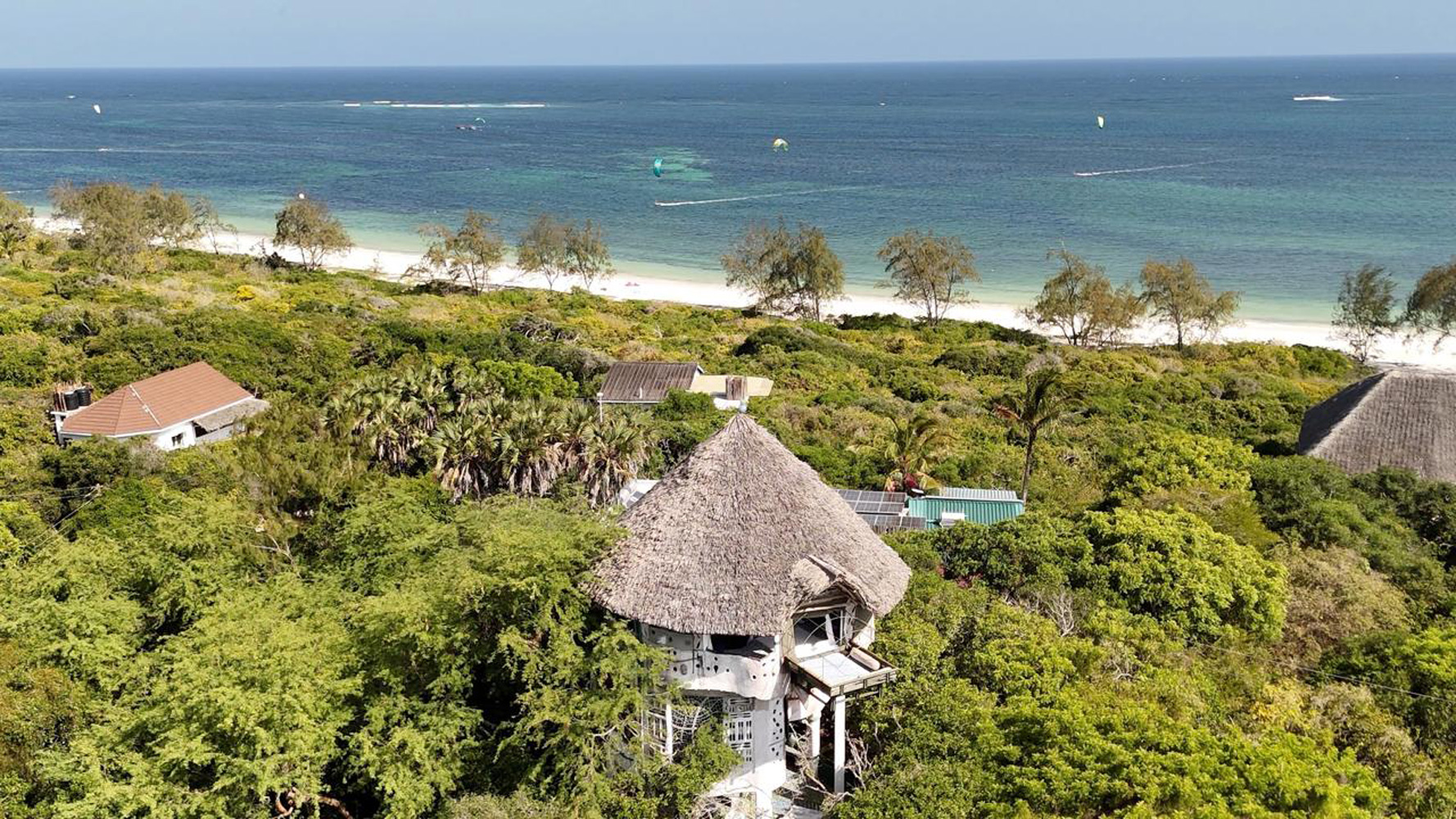 SPECTACULAR BEACHFRONT HOUSE AND TOWER