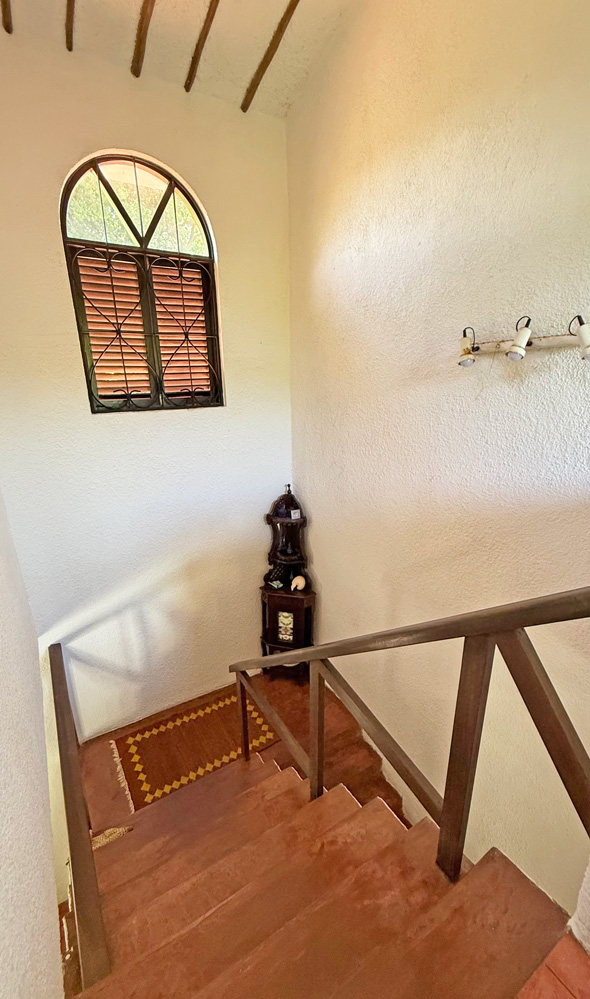 2nd row, 4 bedroom home close to public beach access road WATAMU SOUTH