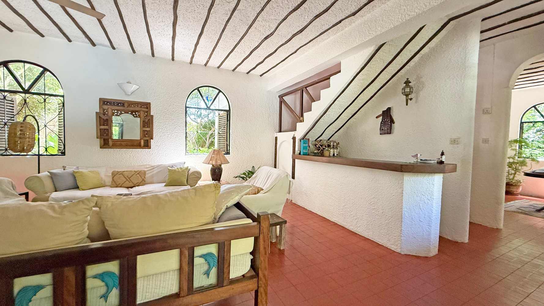2nd row, 4 bedroom home close to public beach access road WATAMU SOUTH