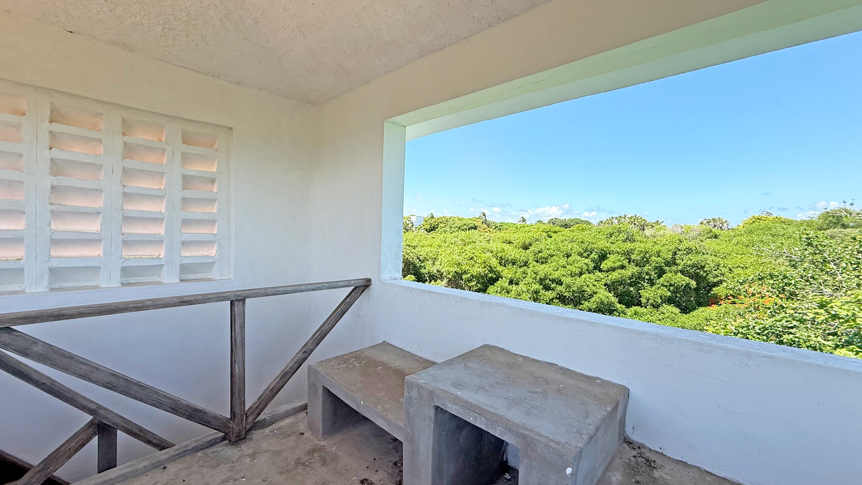 2nd row, 4 bedroom home close to public beach access road WATAMU SOUTH