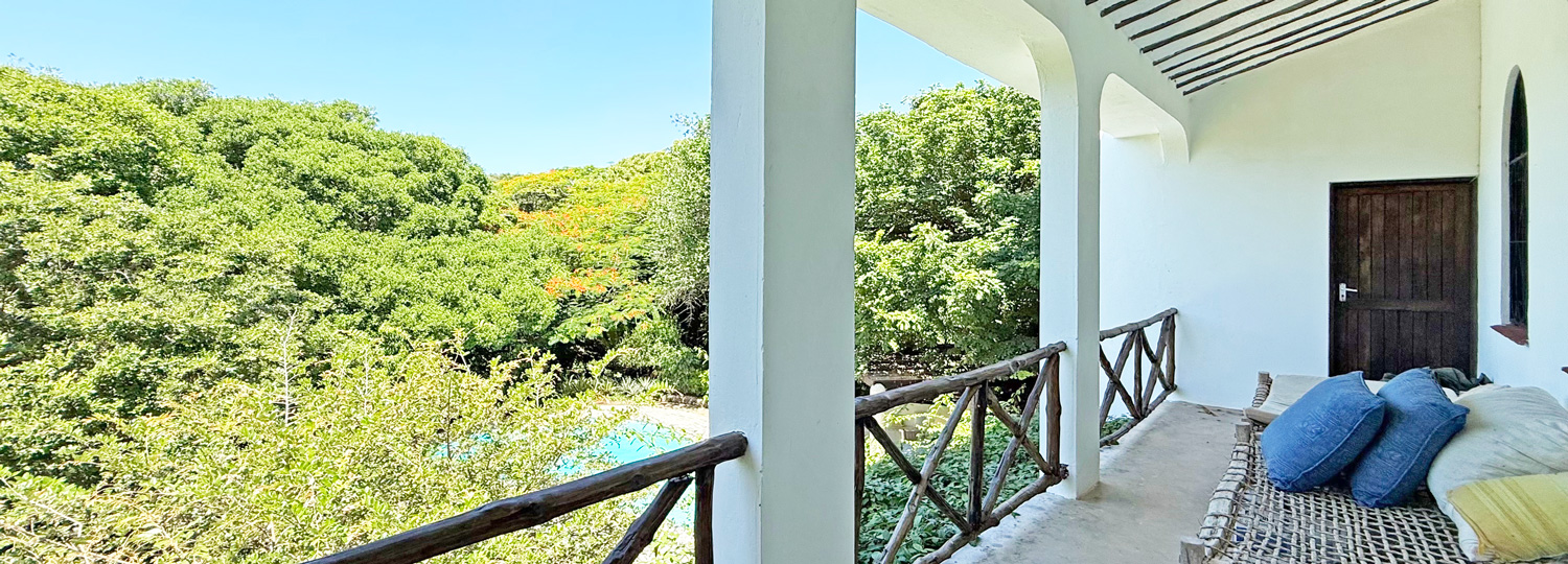 2nd row, 4 bedroom home close to public beach access road WATAMU SOUTH
