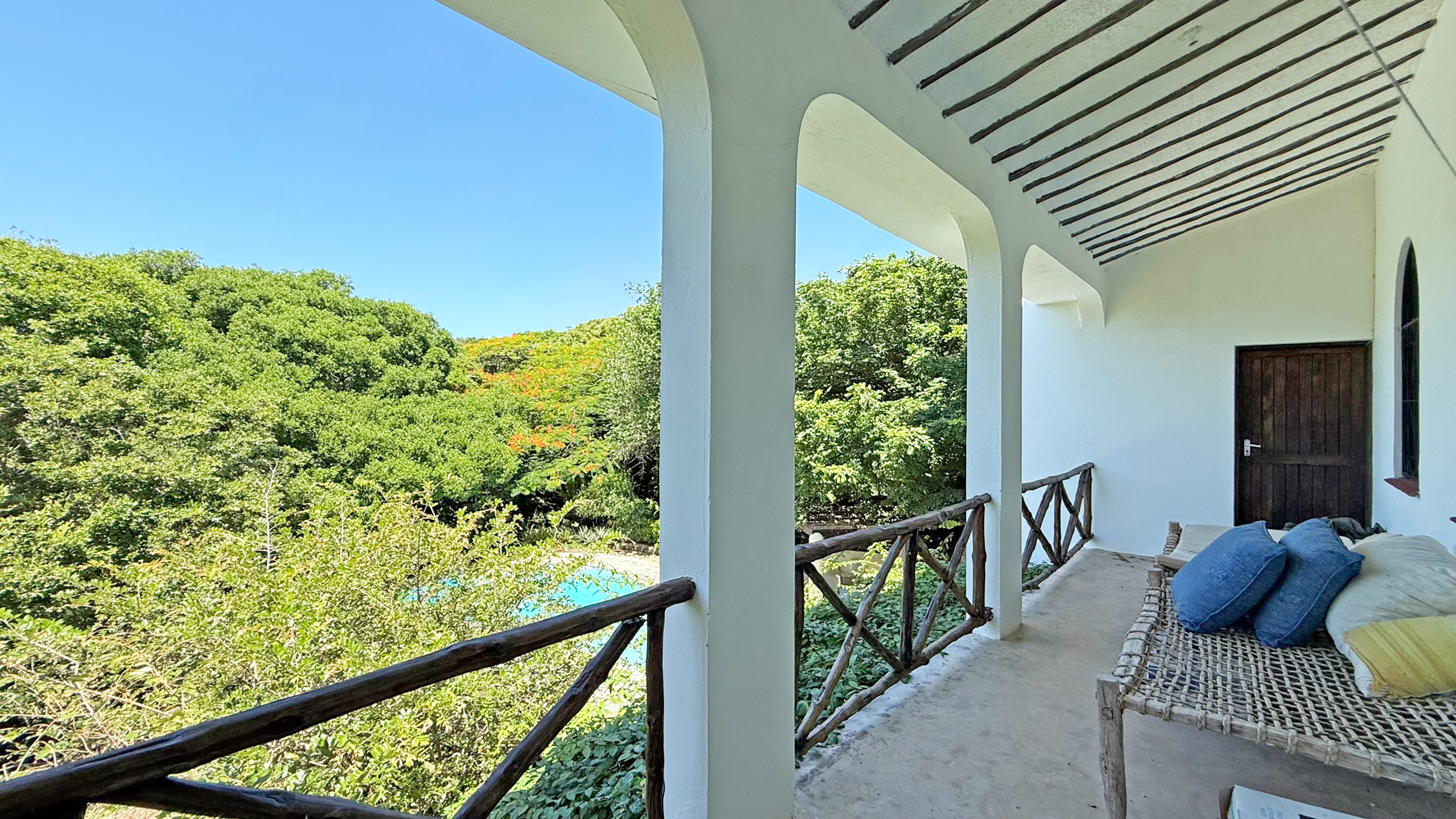 2nd row, 4 bedroom home close to public beach access road WATAMU SOUTH