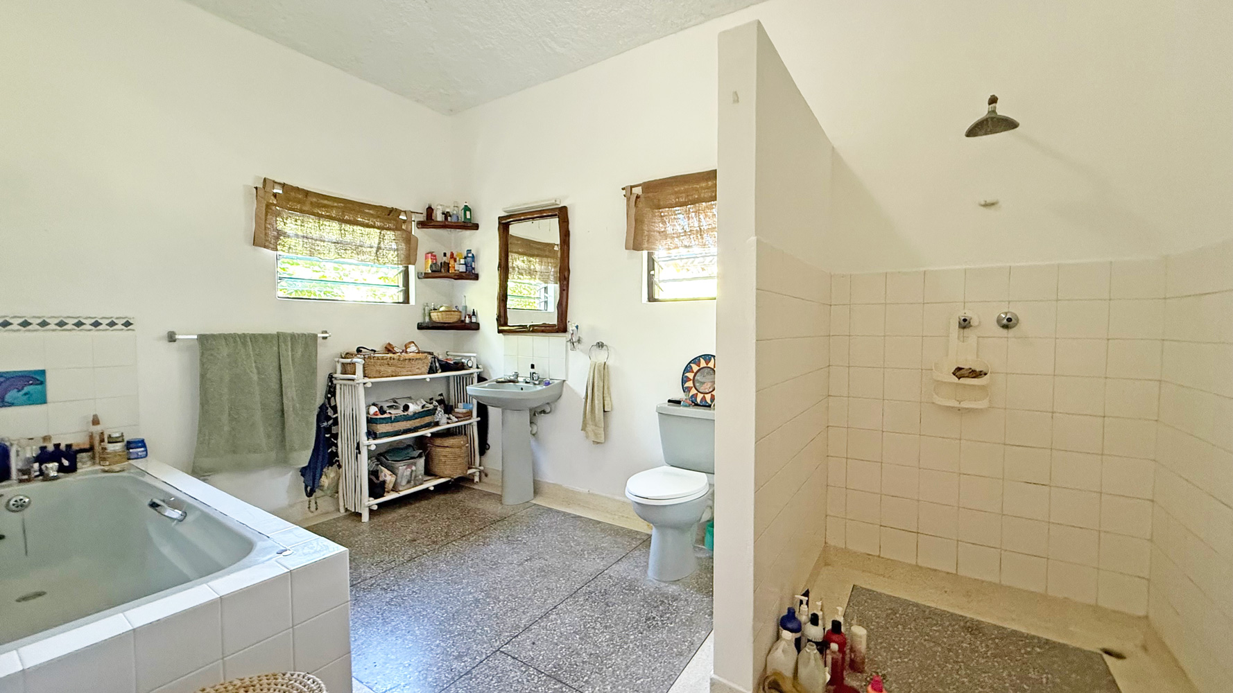 2nd row, 4 bedroom home close to public beach access road WATAMU SOUTH