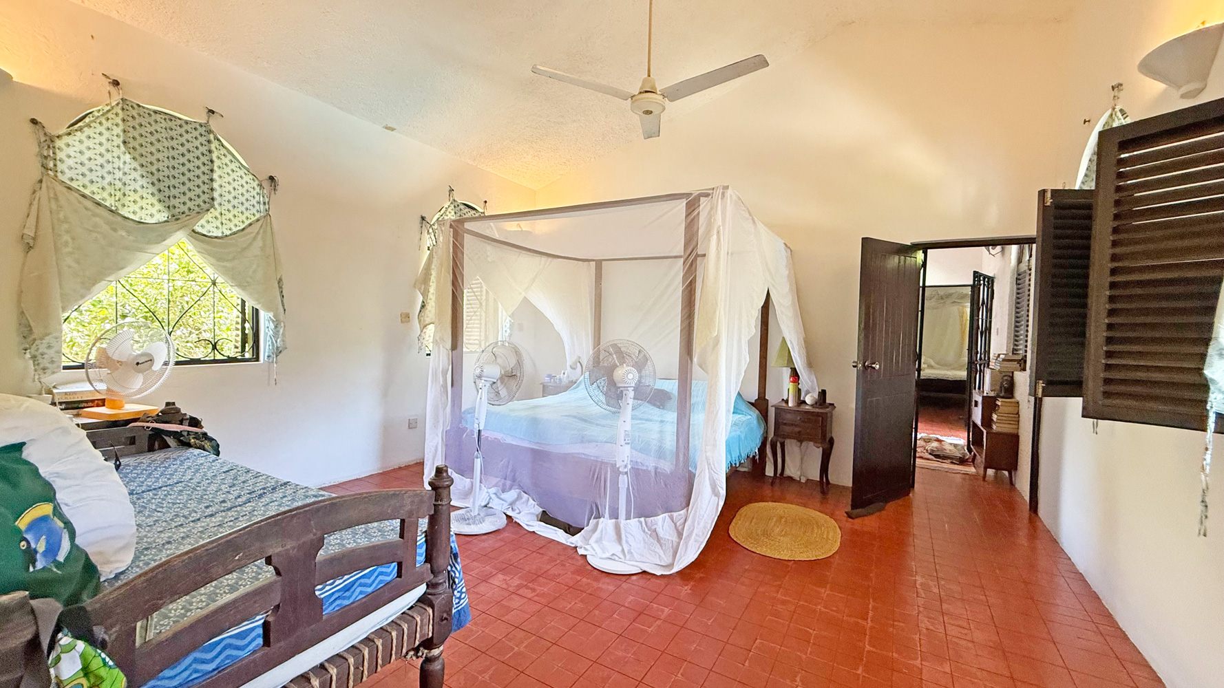2nd row, 4 bedroom home close to public beach access road WATAMU SOUTH