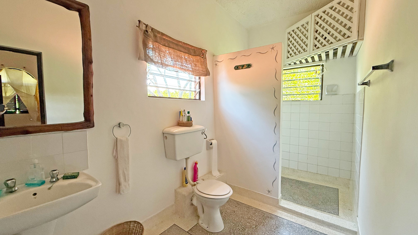 2nd row, 4 bedroom home close to public beach access road WATAMU SOUTH
