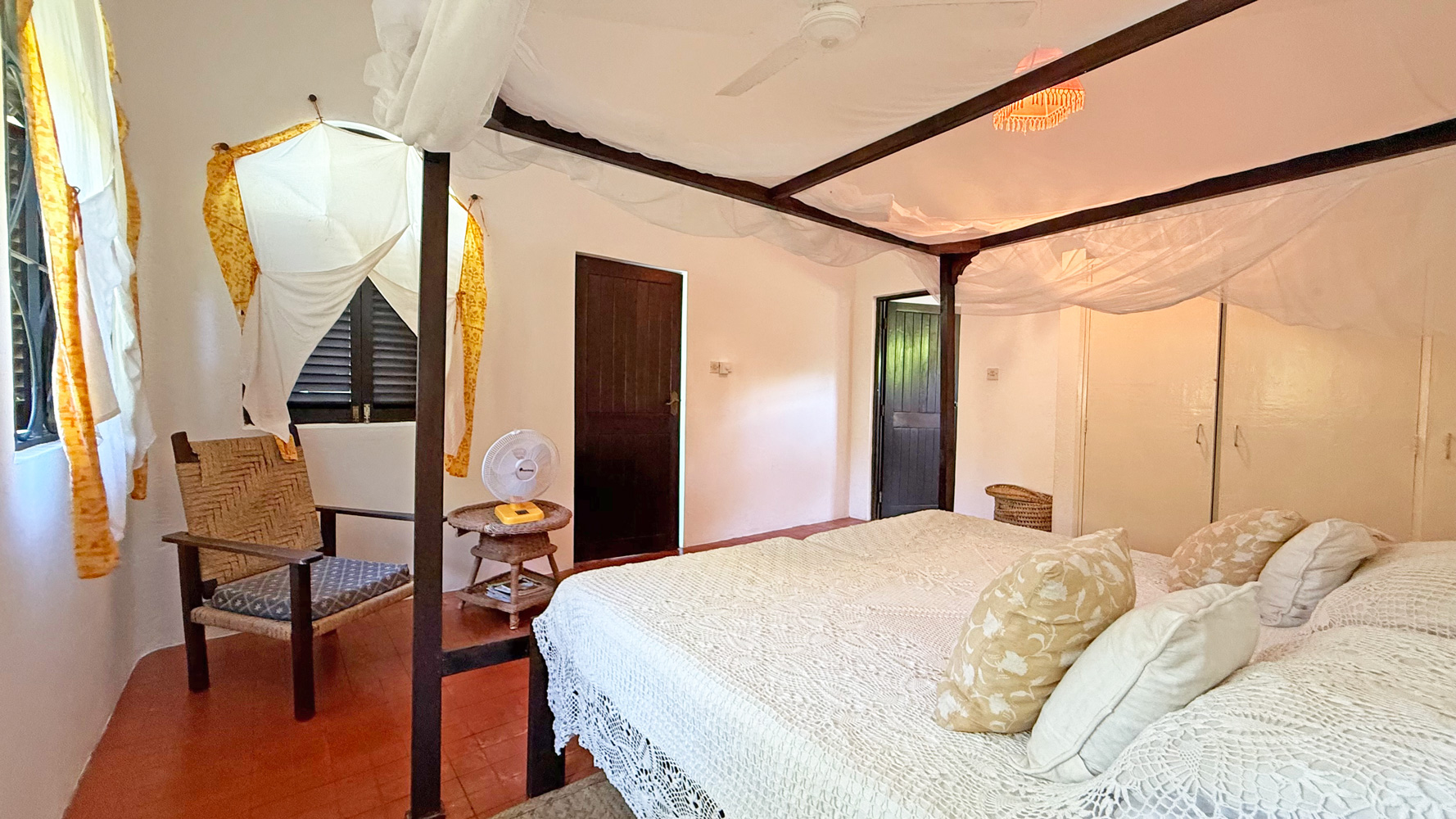 2nd row, 4 bedroom home close to public beach access road WATAMU SOUTH