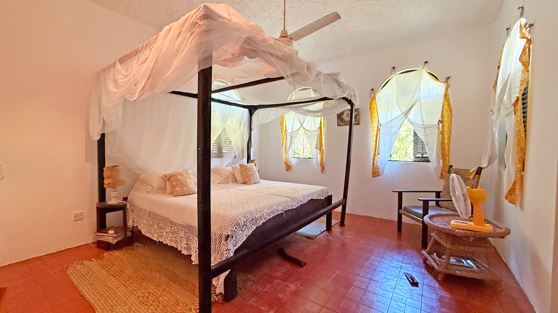 2nd row, 4 bedroom home close to public beach access road WATAMU SOUTH