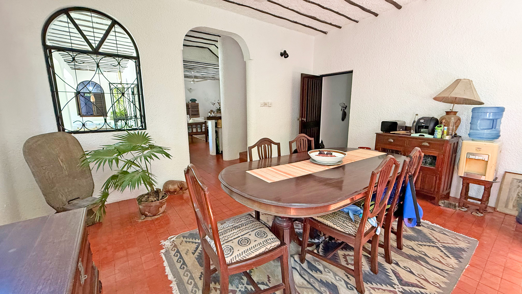 2nd row, 4 bedroom home close to public beach access road WATAMU SOUTH