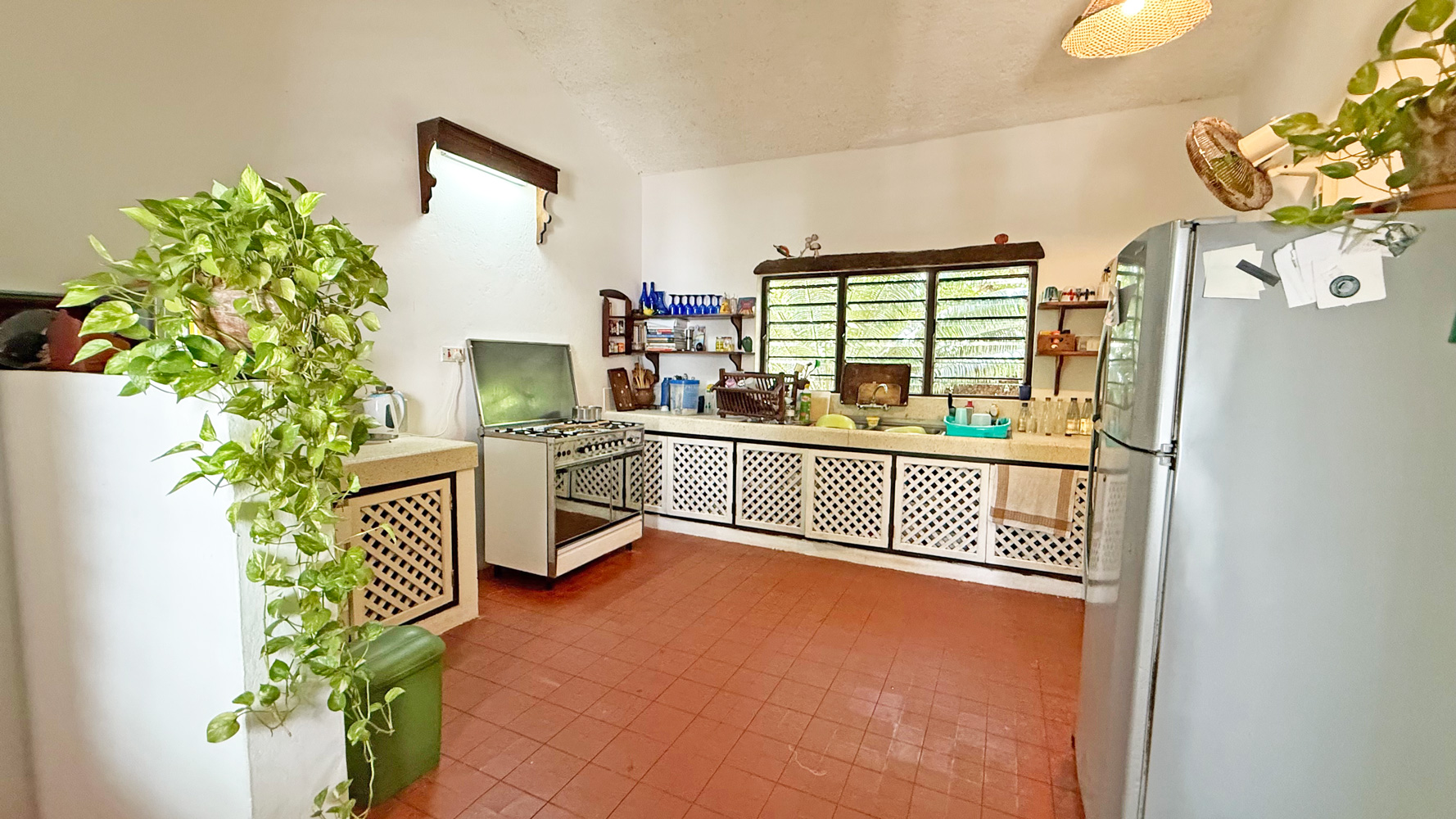 2nd row, 4 bedroom home close to public beach access road WATAMU SOUTH