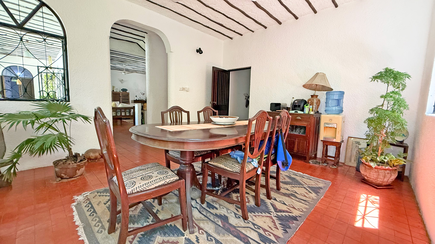 2nd row, 4 bedroom home close to public beach access road WATAMU SOUTH