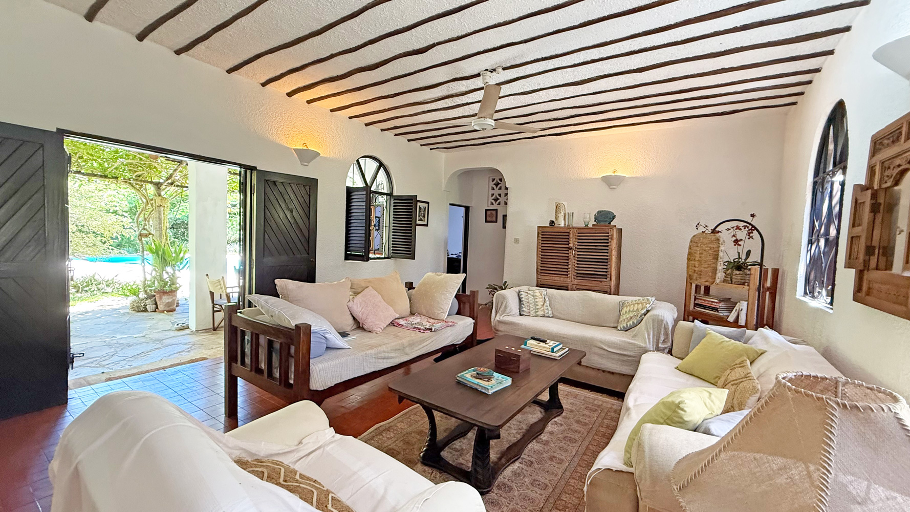 2nd row, 4 bedroom home close to public beach access road WATAMU SOUTH