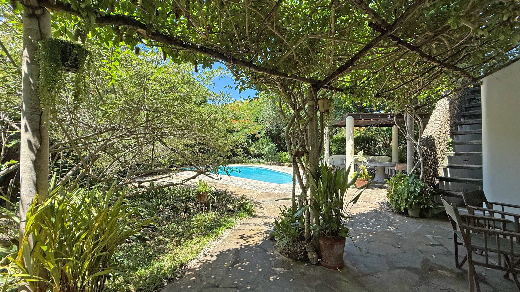 2nd row, 4 bedroom home close to public beach access road WATAMU SOUTH