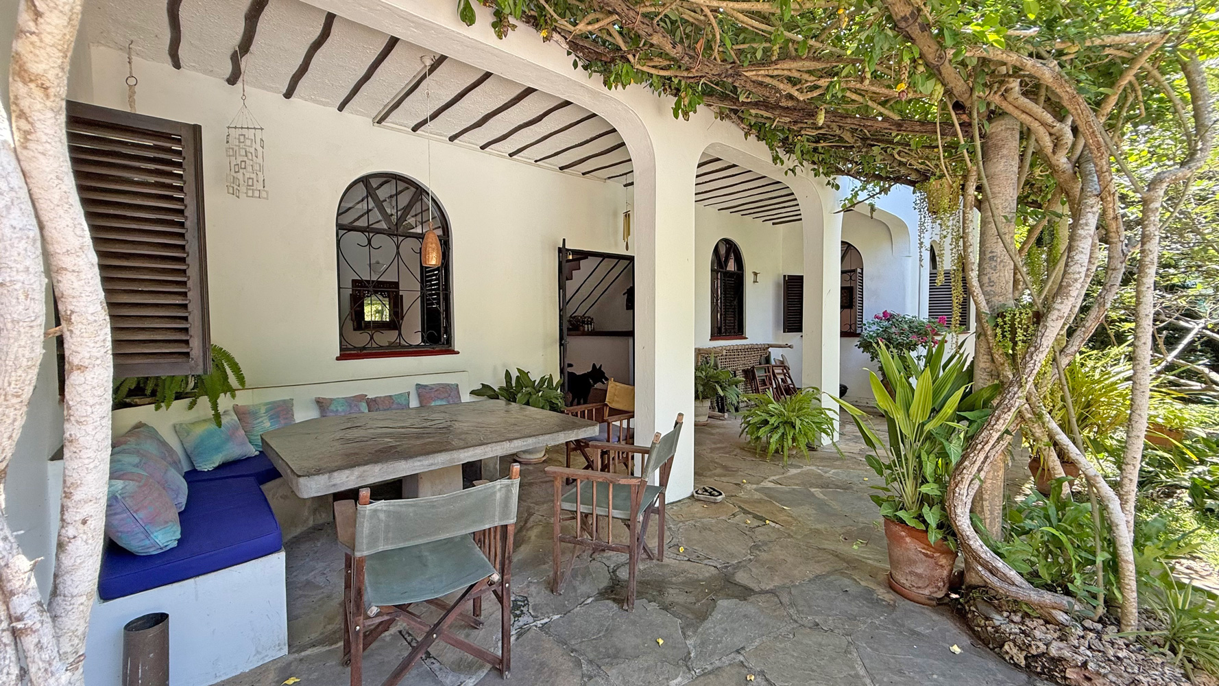 2nd row, 4 bedroom home close to public beach access road WATAMU SOUTH