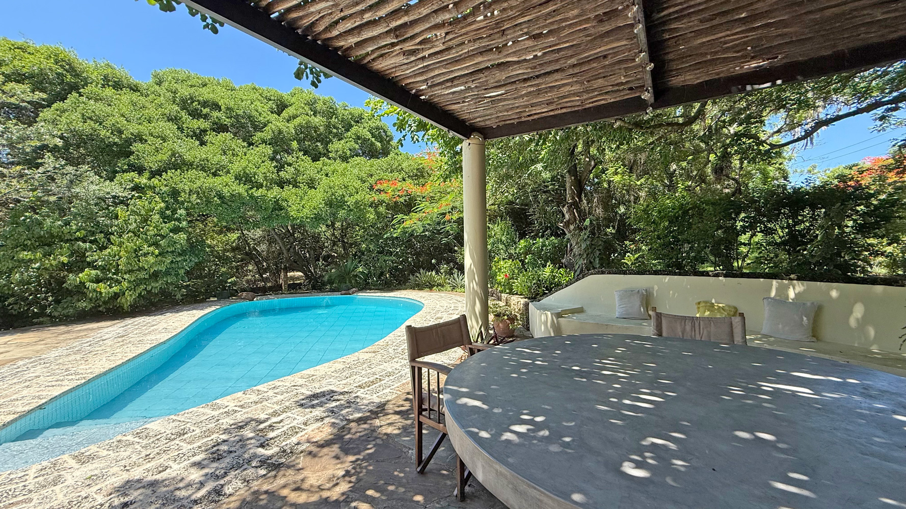2nd row, 4 bedroom home close to public beach access road WATAMU SOUTH