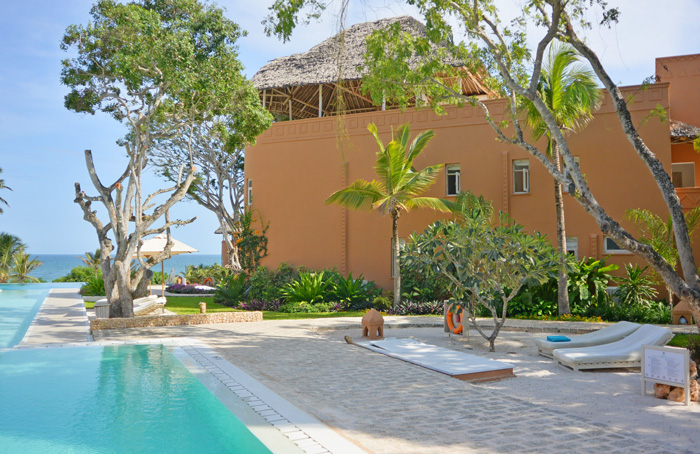 2nd row, 4 bedroom home close to public beach access road WATAMU SOUTH