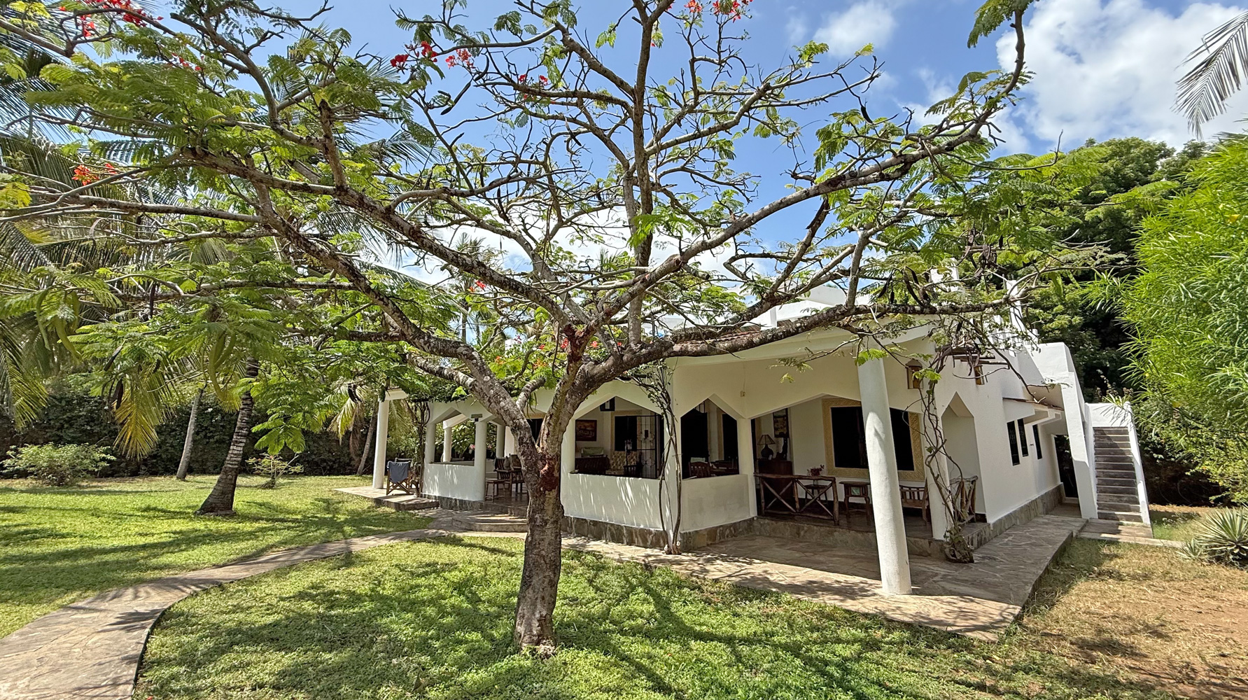 LOVELY 3 BEDROOM BUNGALOW IN WATAMU VILLAGE