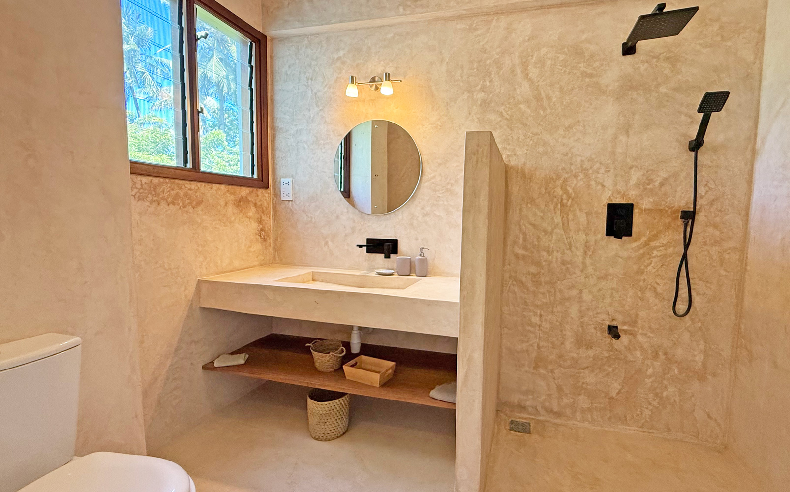 SPECTACULAR 4 BEDROOM VILLA IN DONGO KUNDU