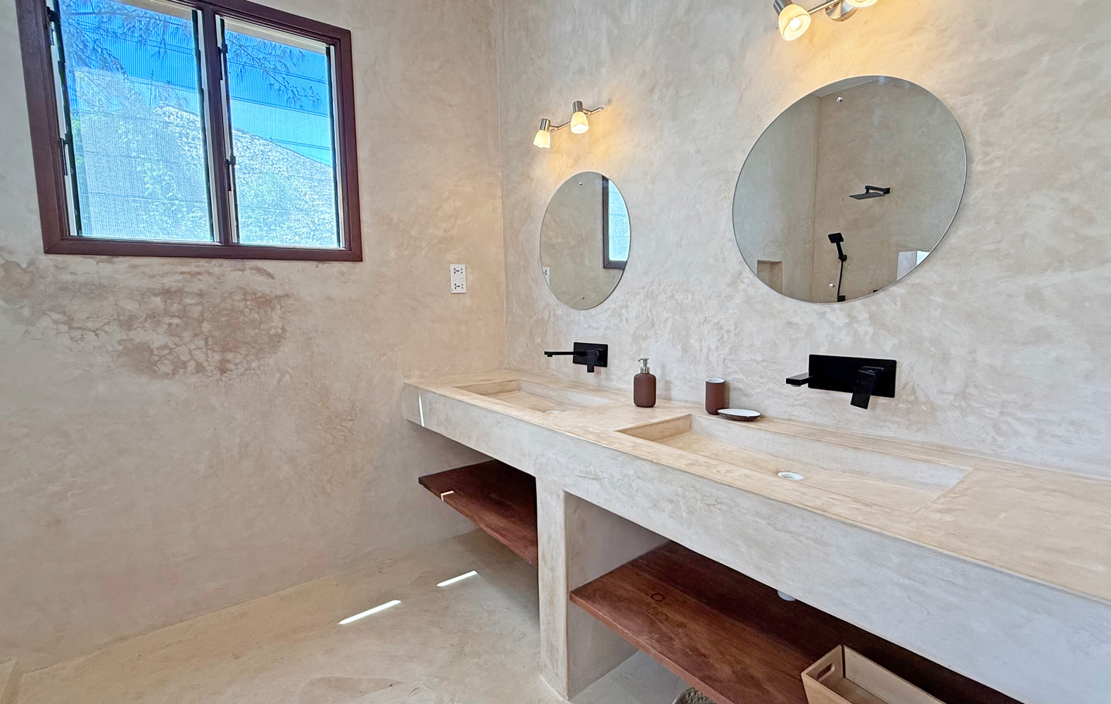 SPECTACULAR 4 BEDROOM VILLA IN DONGO KUNDU