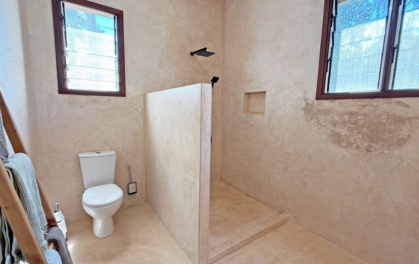 SPECTACULAR 4 BEDROOM VILLA IN DONGO KUNDU