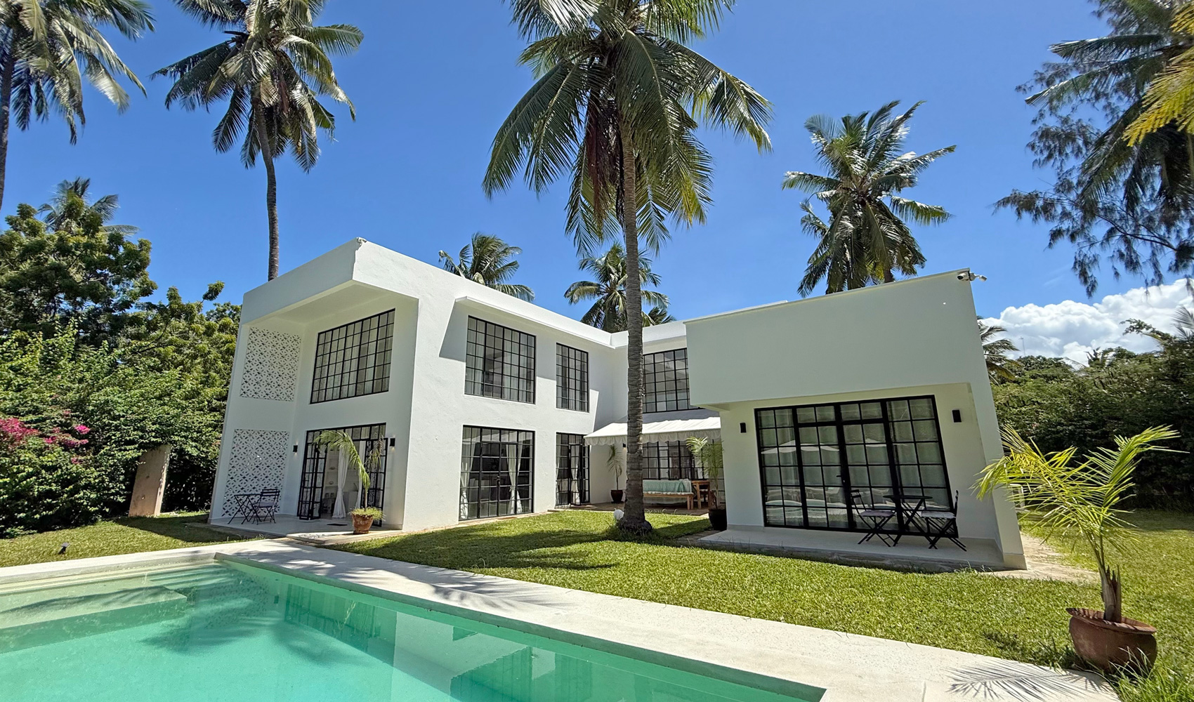 SPECTACULAR 4 BEDROOM VILLA IN DONGO KUNDU