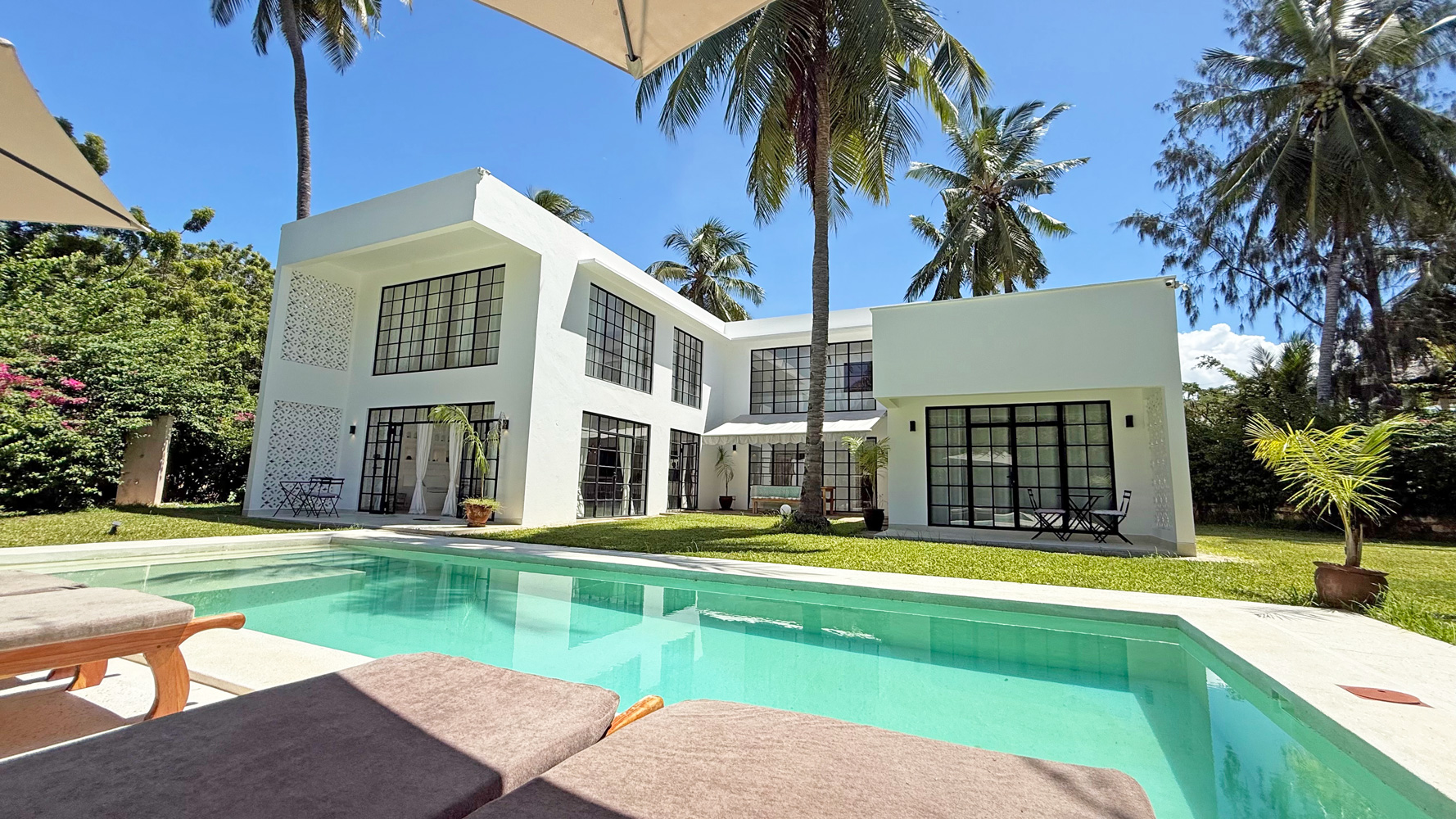SPECTACULAR 4 BEDROOM VILLA IN DONGO KUNDU
