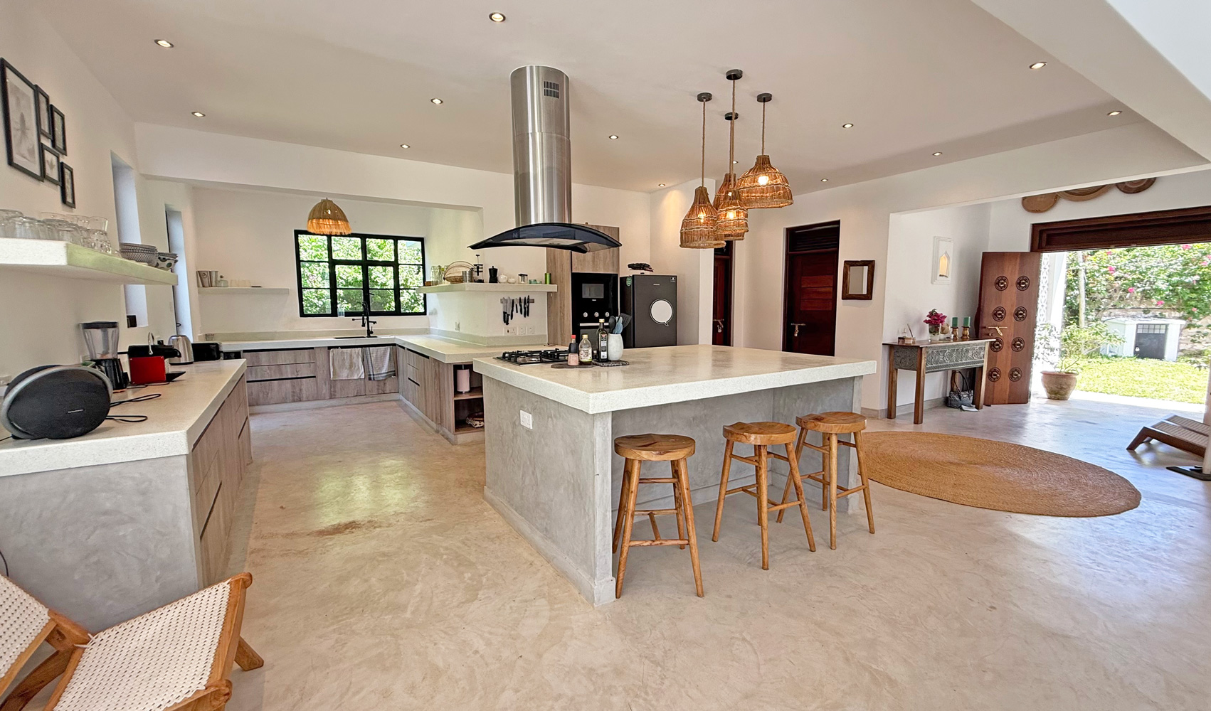 SPECTACULAR 4 BEDROOM VILLA IN DONGO KUNDU