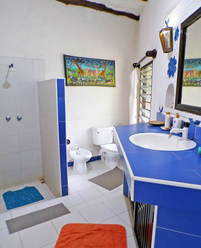 7/8 BEDROOM VILLa OFF CASUARINA ROAD