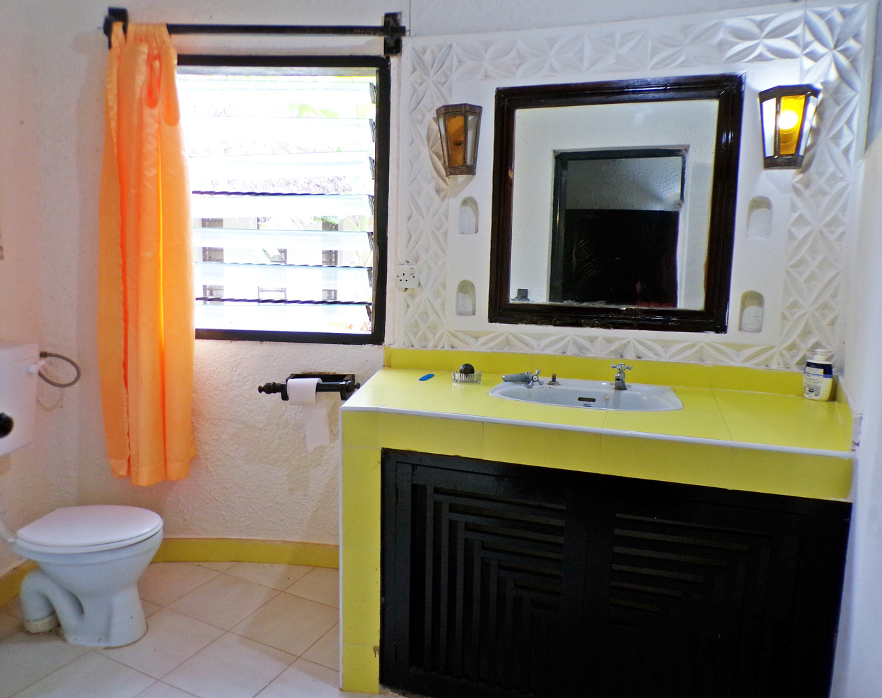 7/8 BEDROOM VILLa OFF CASUARINA ROAD