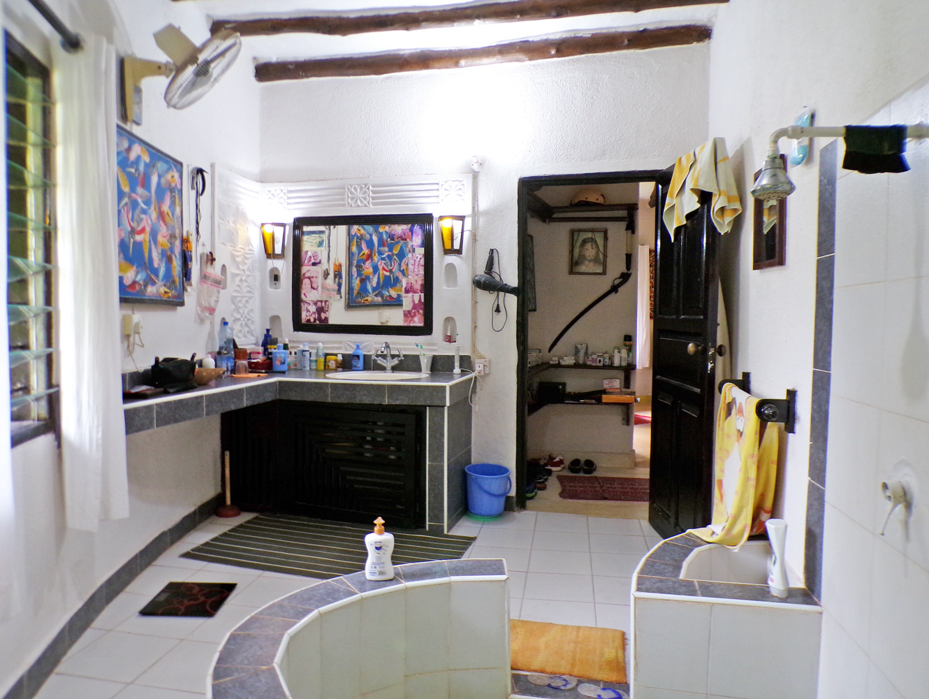 7/8 BEDROOM VILLa OFF CASUARINA ROAD