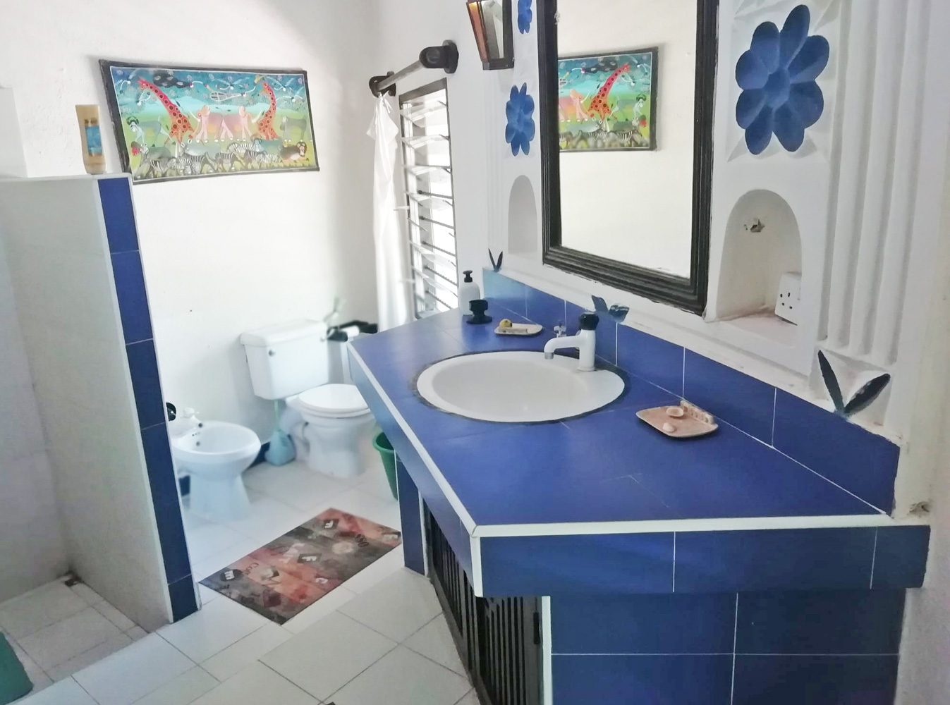 7/8 BEDROOM VILLa OFF CASUARINA ROAD