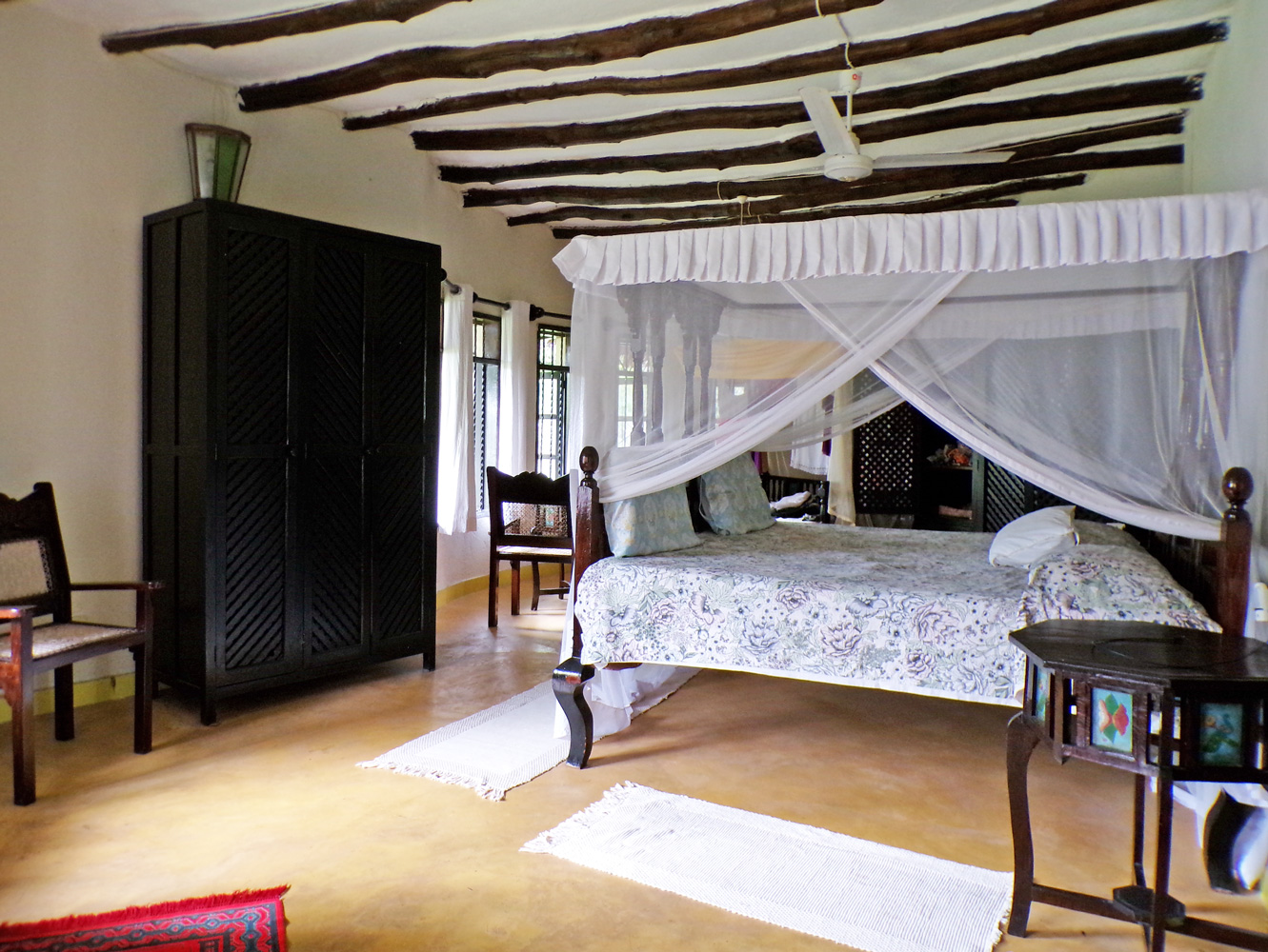7/8 BEDROOM VILLa OFF CASUARINA ROAD