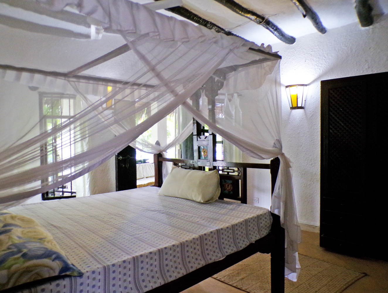 7/8 BEDROOM VILLa OFF CASUARINA ROAD