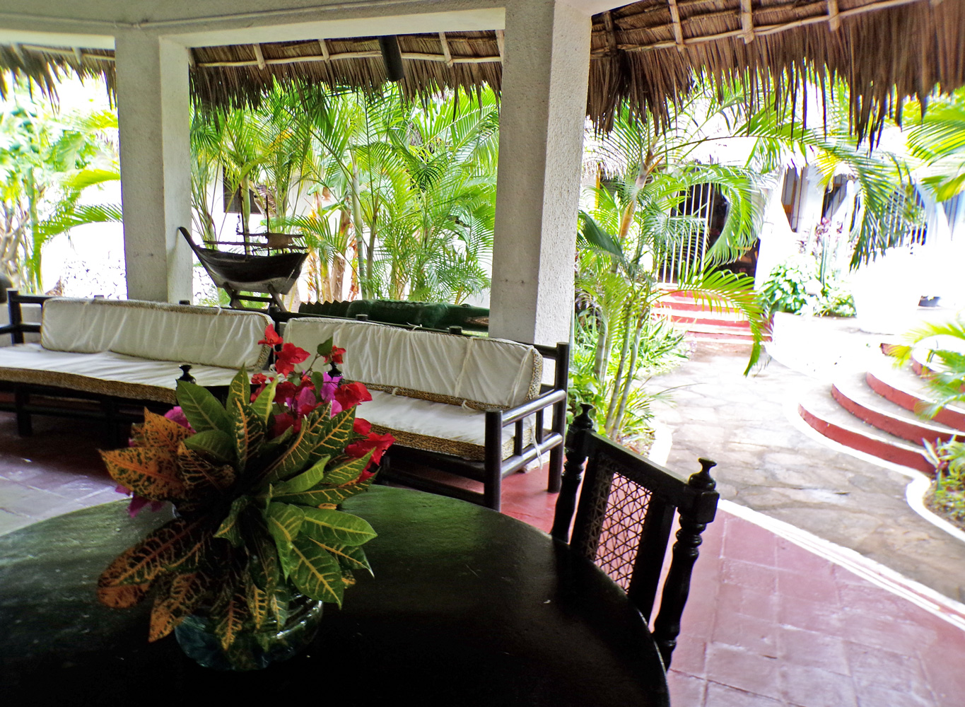 7/8 BEDROOM VILLa OFF CASUARINA ROAD