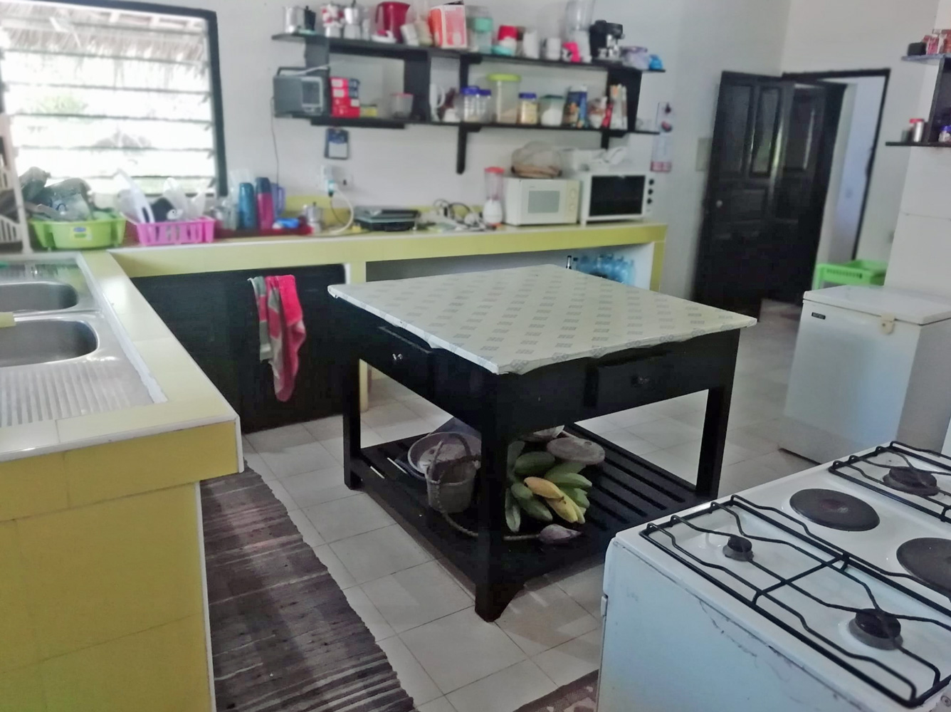 7/8 BEDROOM VILLa OFF CASUARINA ROAD