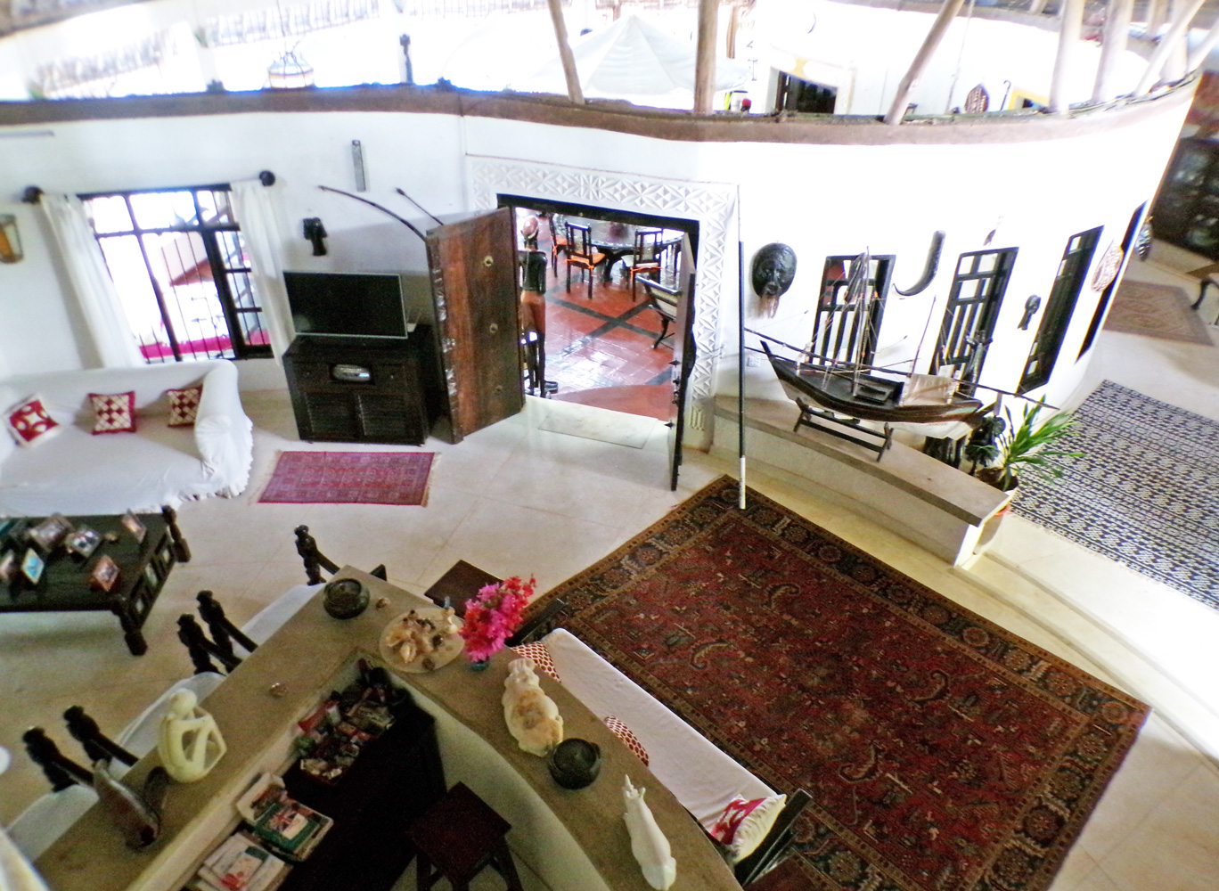 7/8 BEDROOM VILLa OFF CASUARINA ROAD