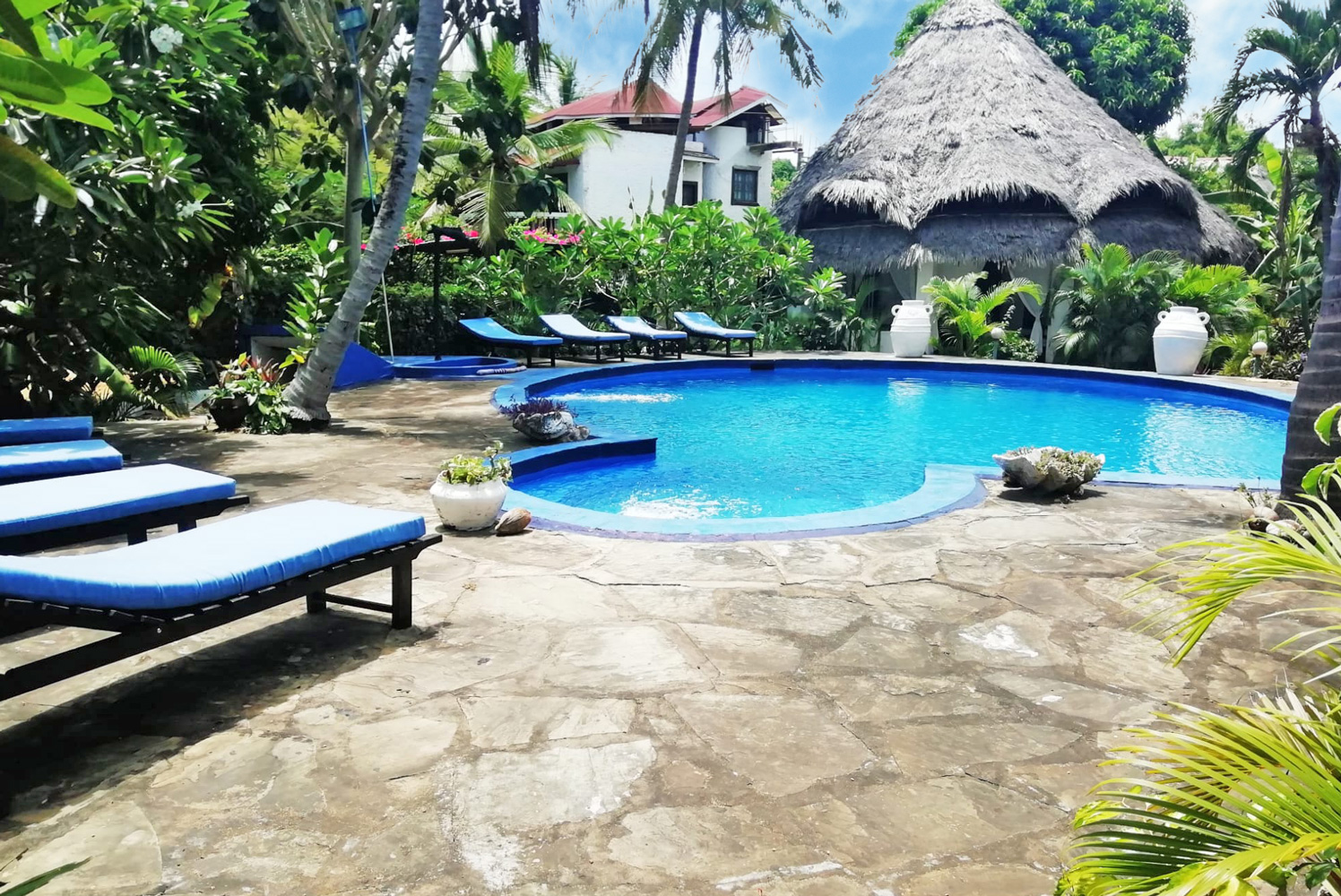 7/8 BEDROOM VILLa OFF CASUARINA ROAD