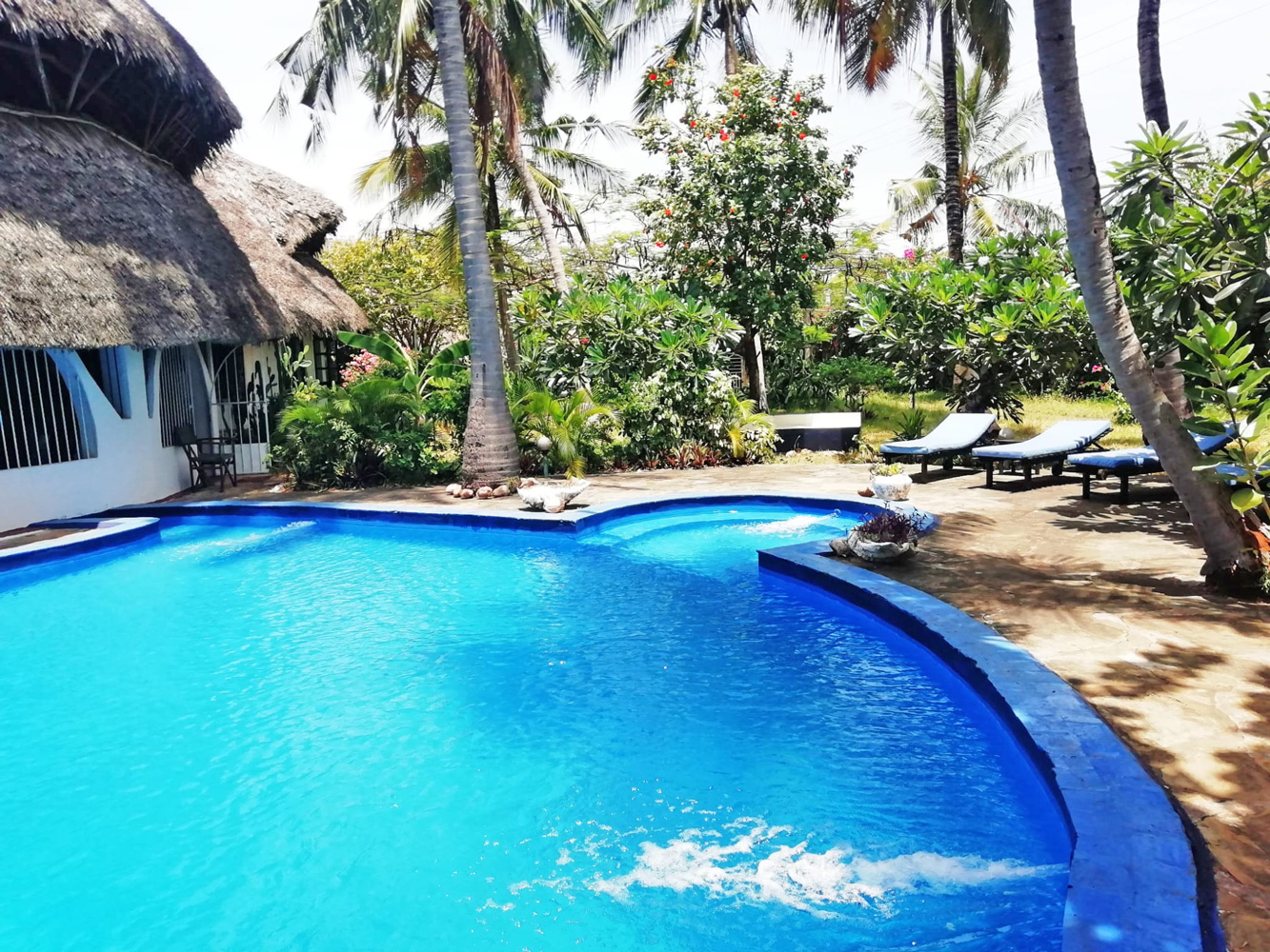 7/8 BEDROOM VILLa OFF CASUARINA ROAD