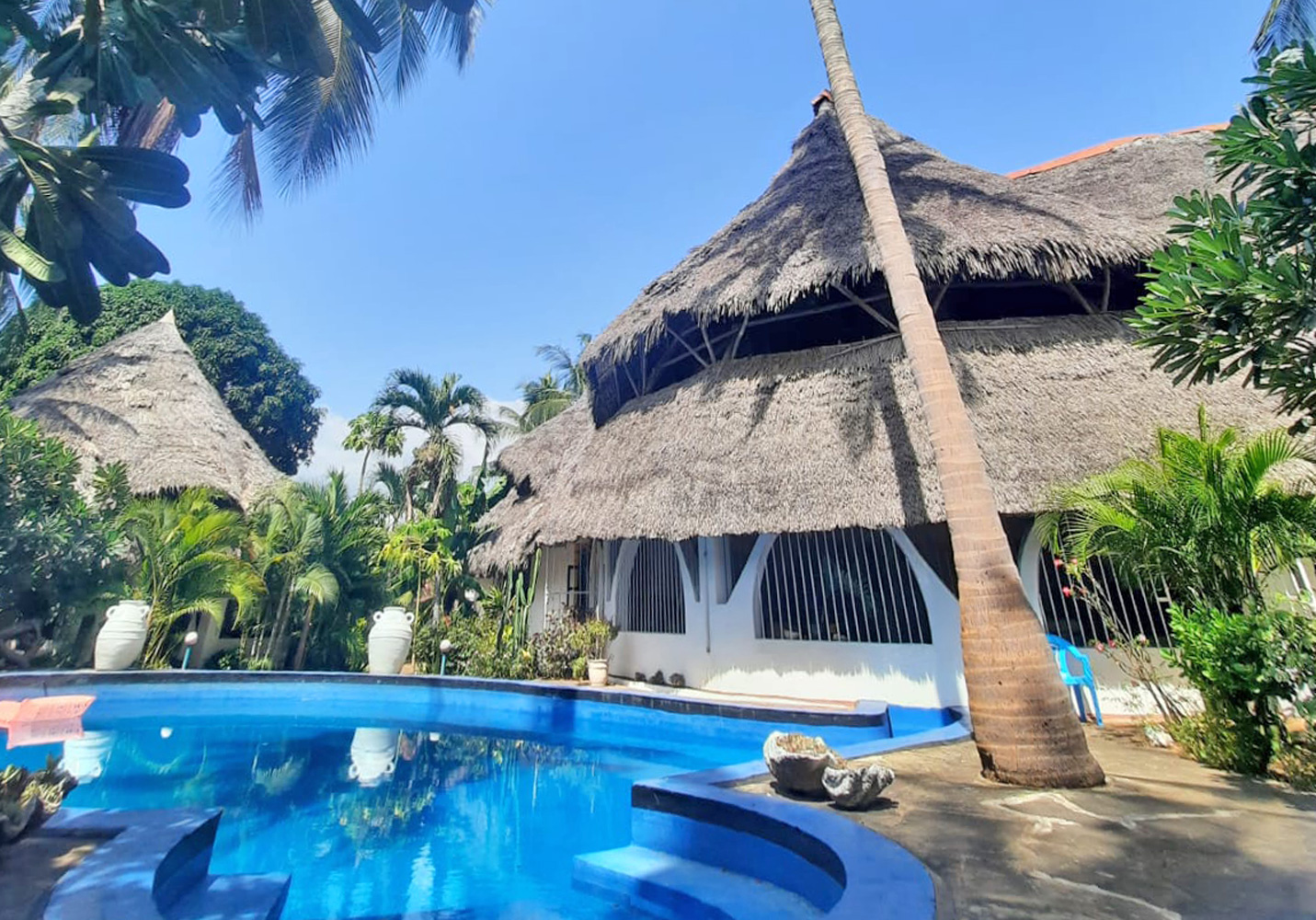 7/8 BEDROOM VILLa OFF CASUARINA ROAD
