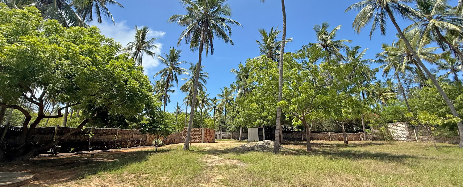 BEAUTIFUL 1.5 ACRE PLOT WITH MANGROVE FRONTAGE
