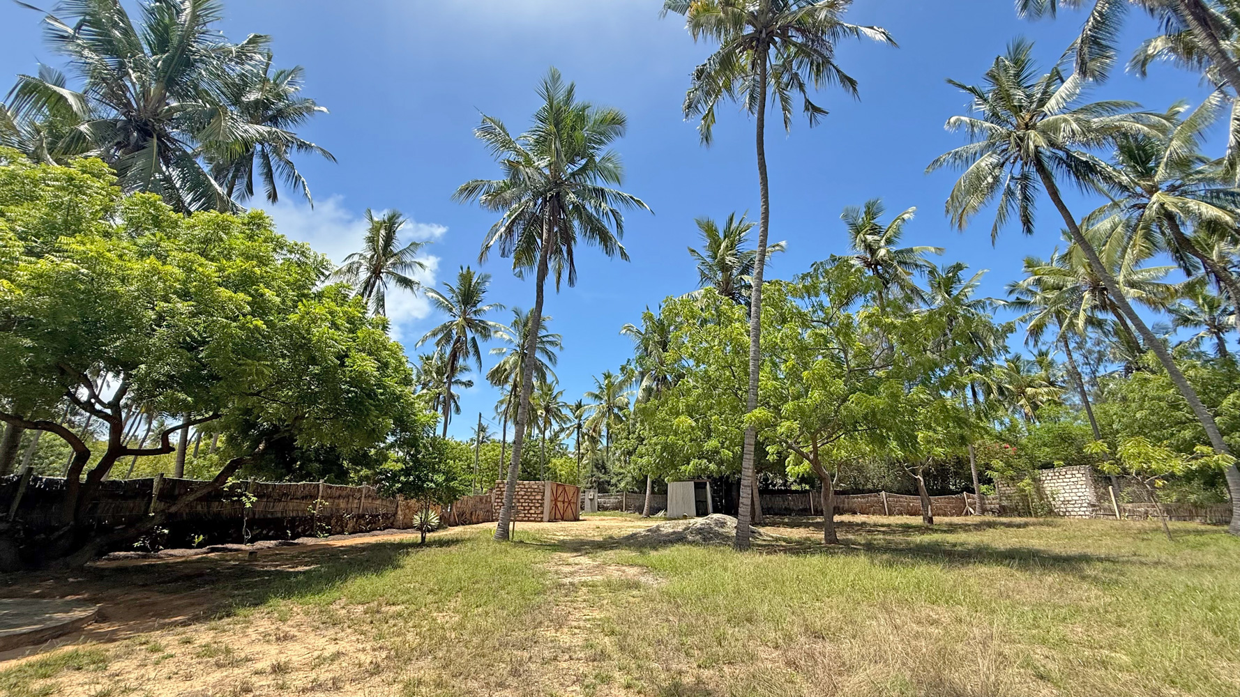 BEAUTIFUL 1.5 ACRE PLOT WITH MANGROVE FRONTAGE