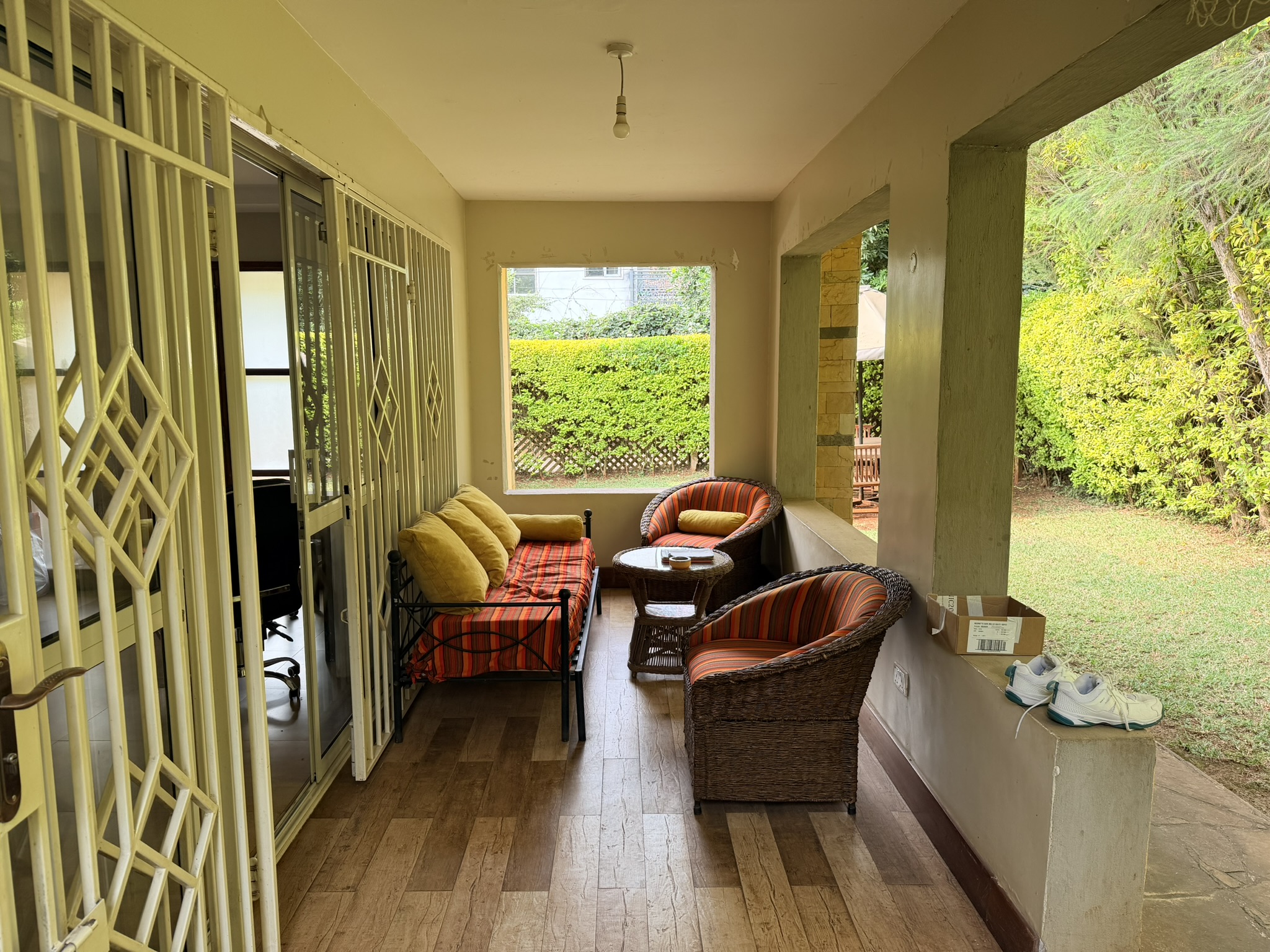 An cosy and compact GUESTHOUSE in Nyari to let