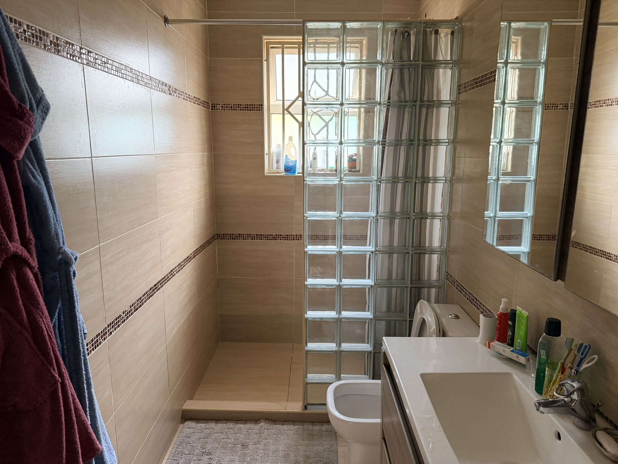 An cosy and compact GUESTHOUSE in Nyari to let