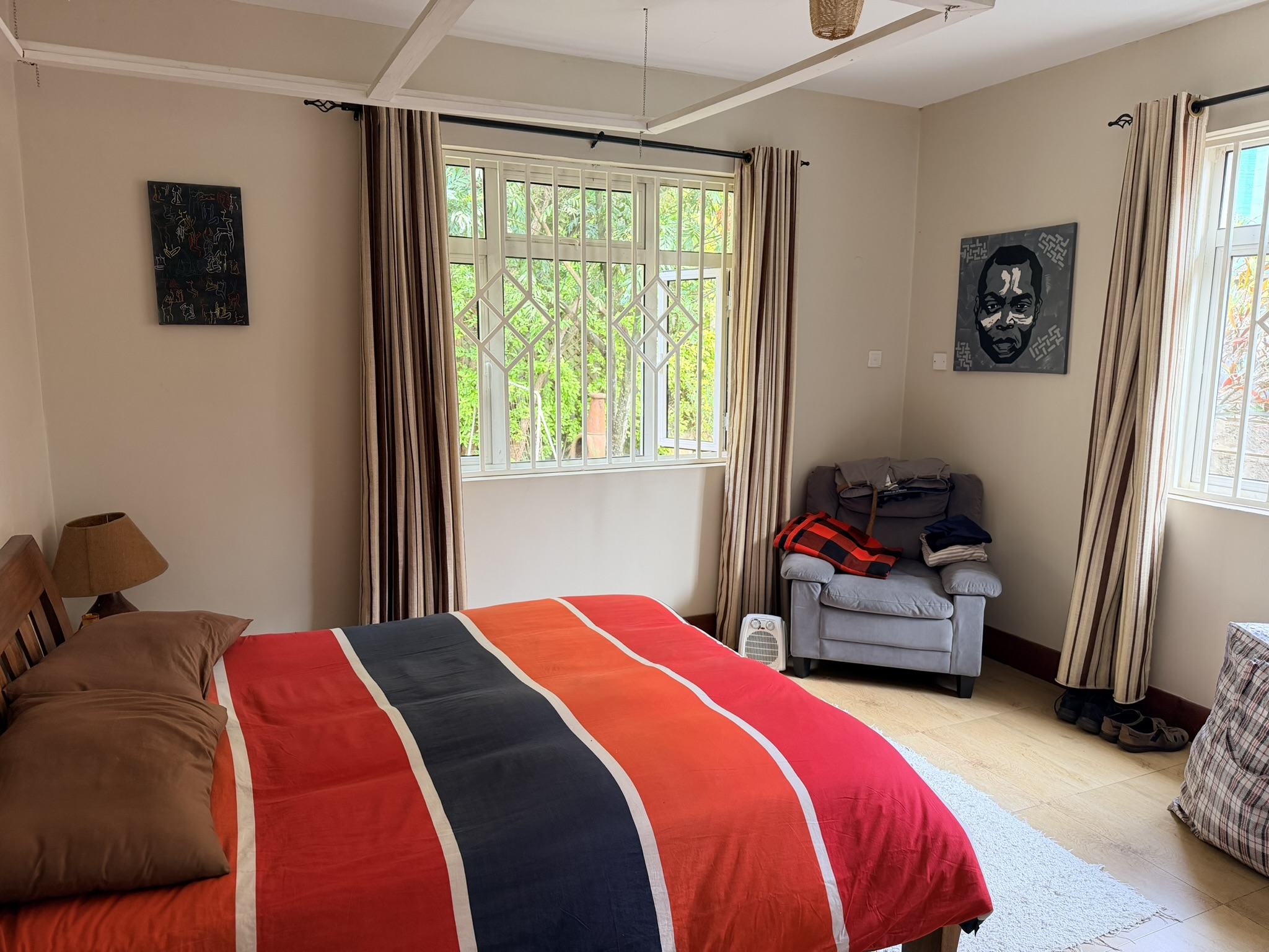 An cosy and compact GUESTHOUSE in Nyari to let