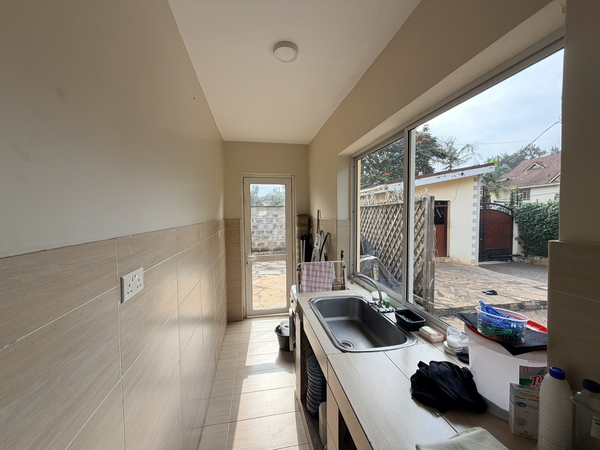 An cosy and compact GUESTHOUSE in Nyari to let
